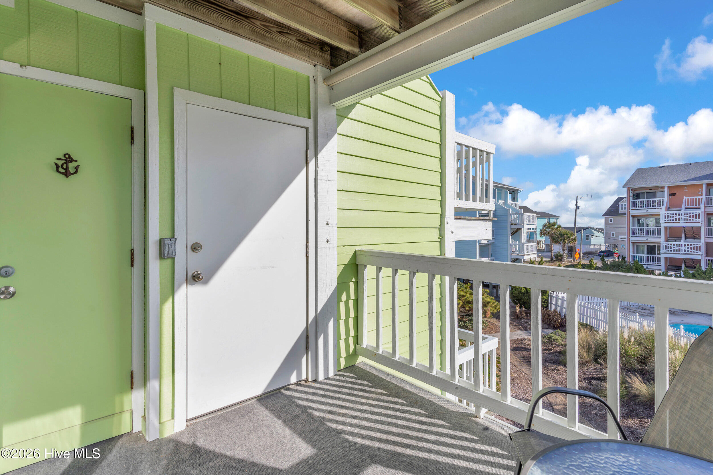 100550686 | Photo 11