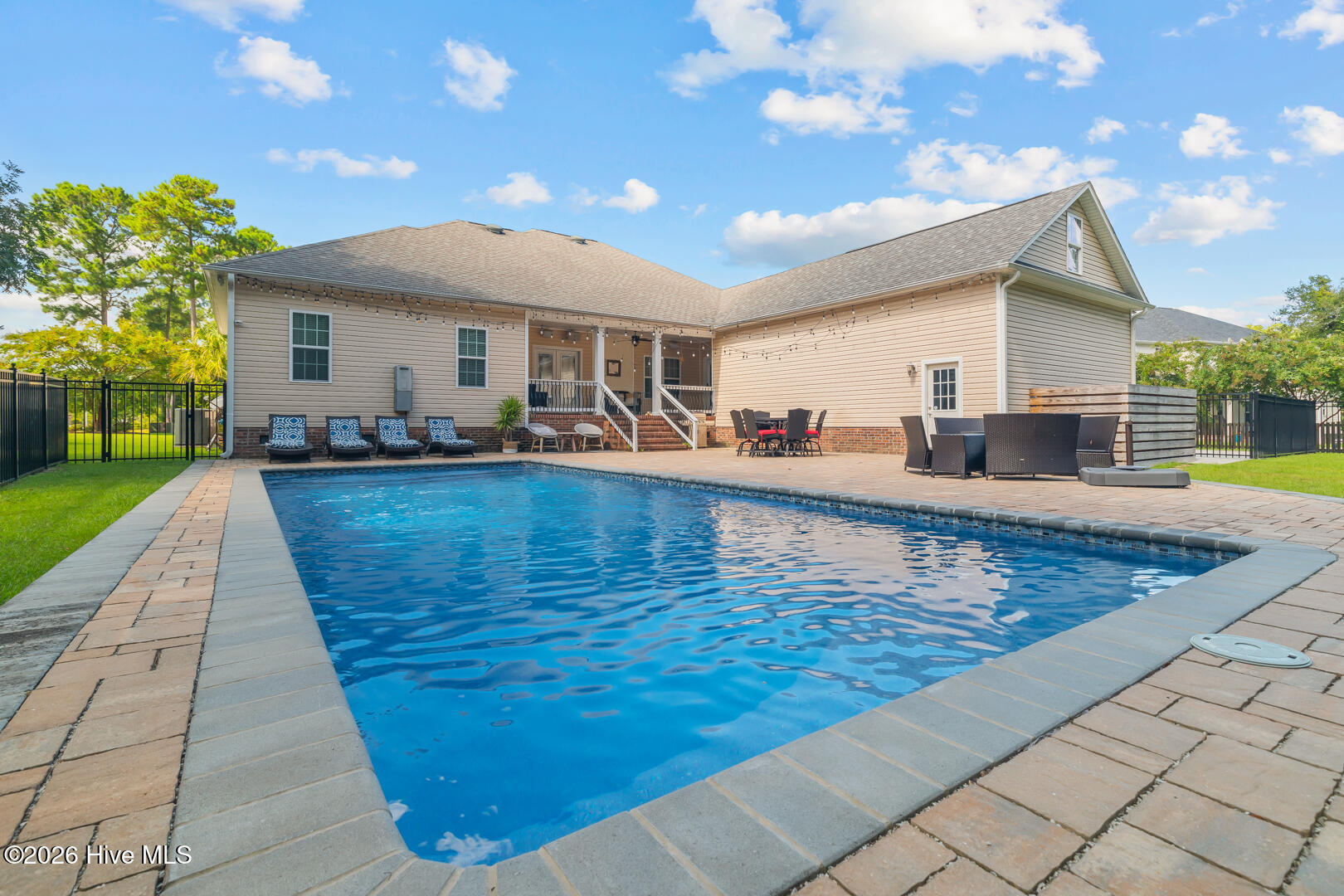 100557590 | Photo 73