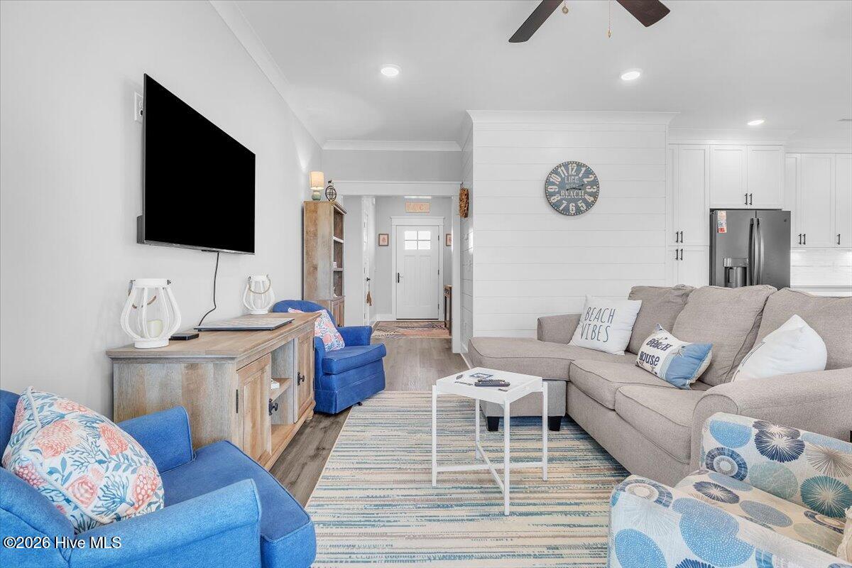 100565716 | Photo 28