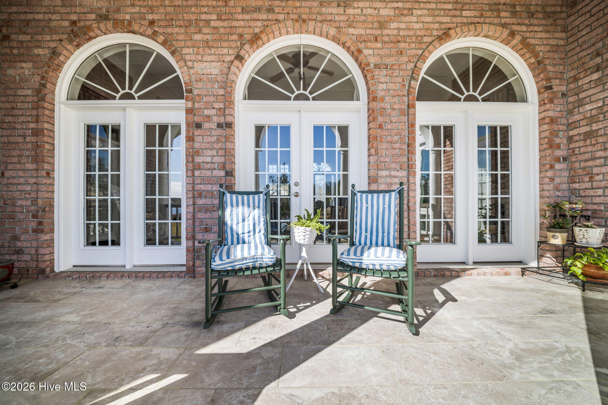 100560787 | Photo 48