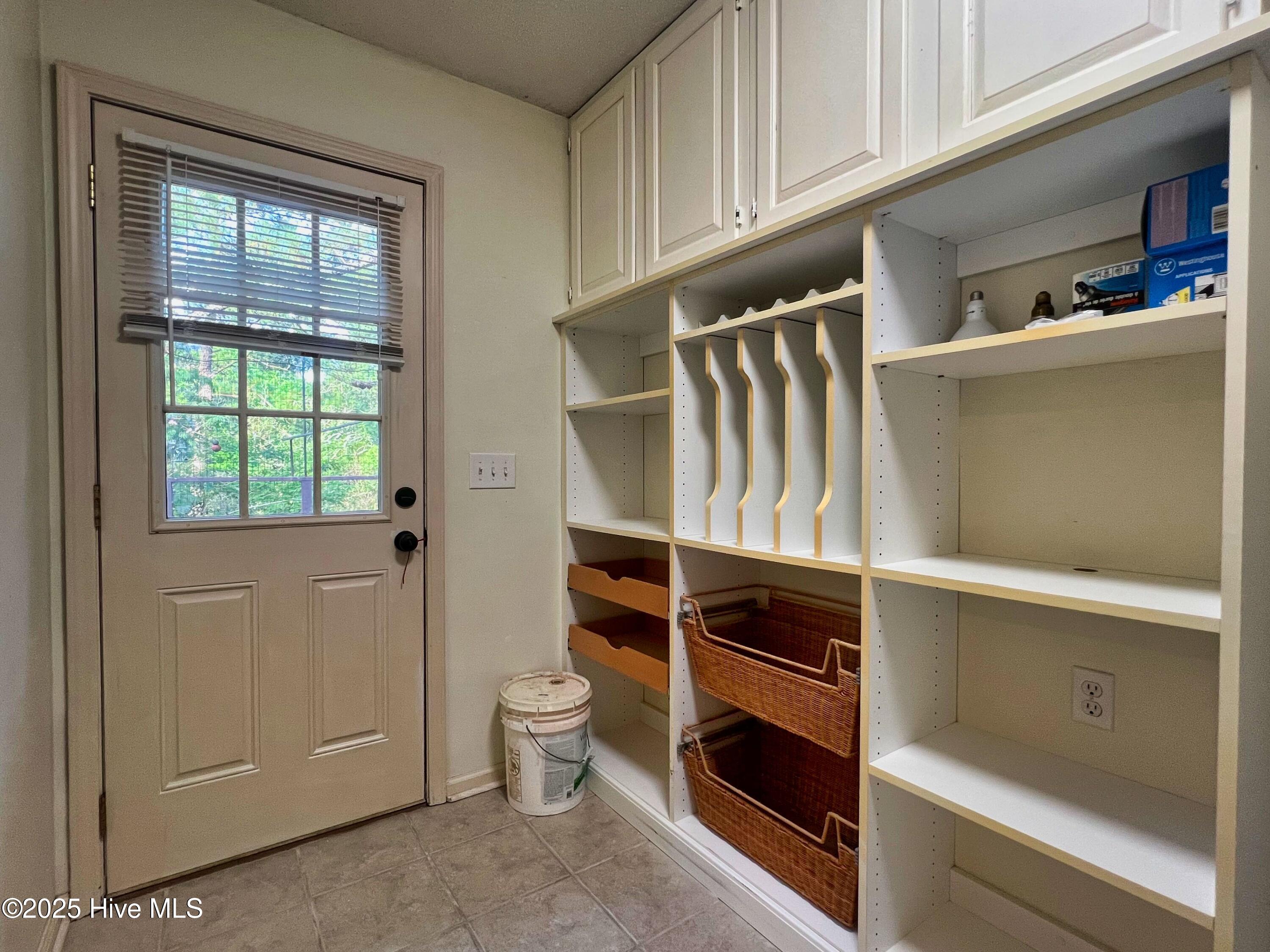 100521049 | Photo 19