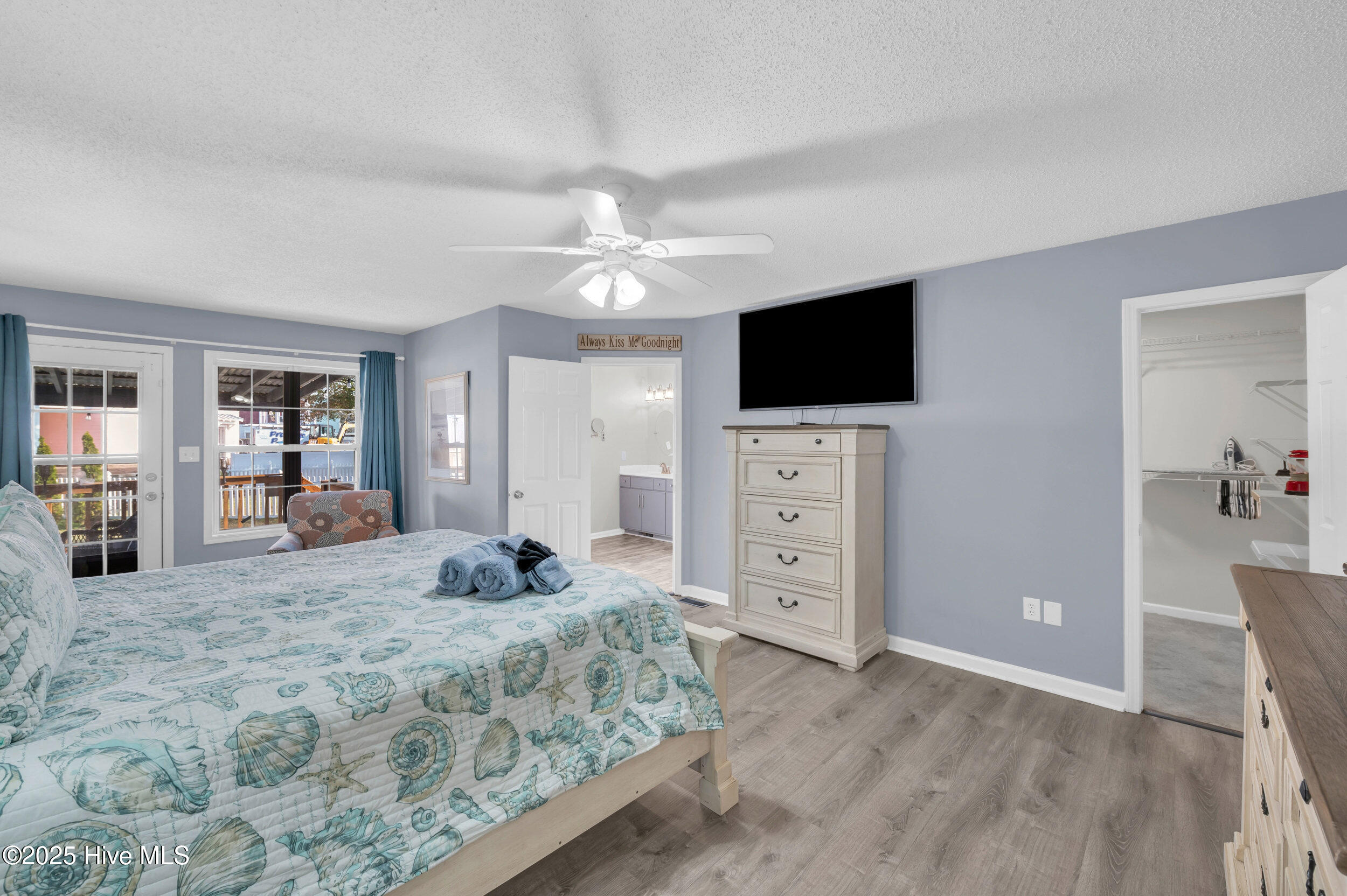 100543917 | Photo 24