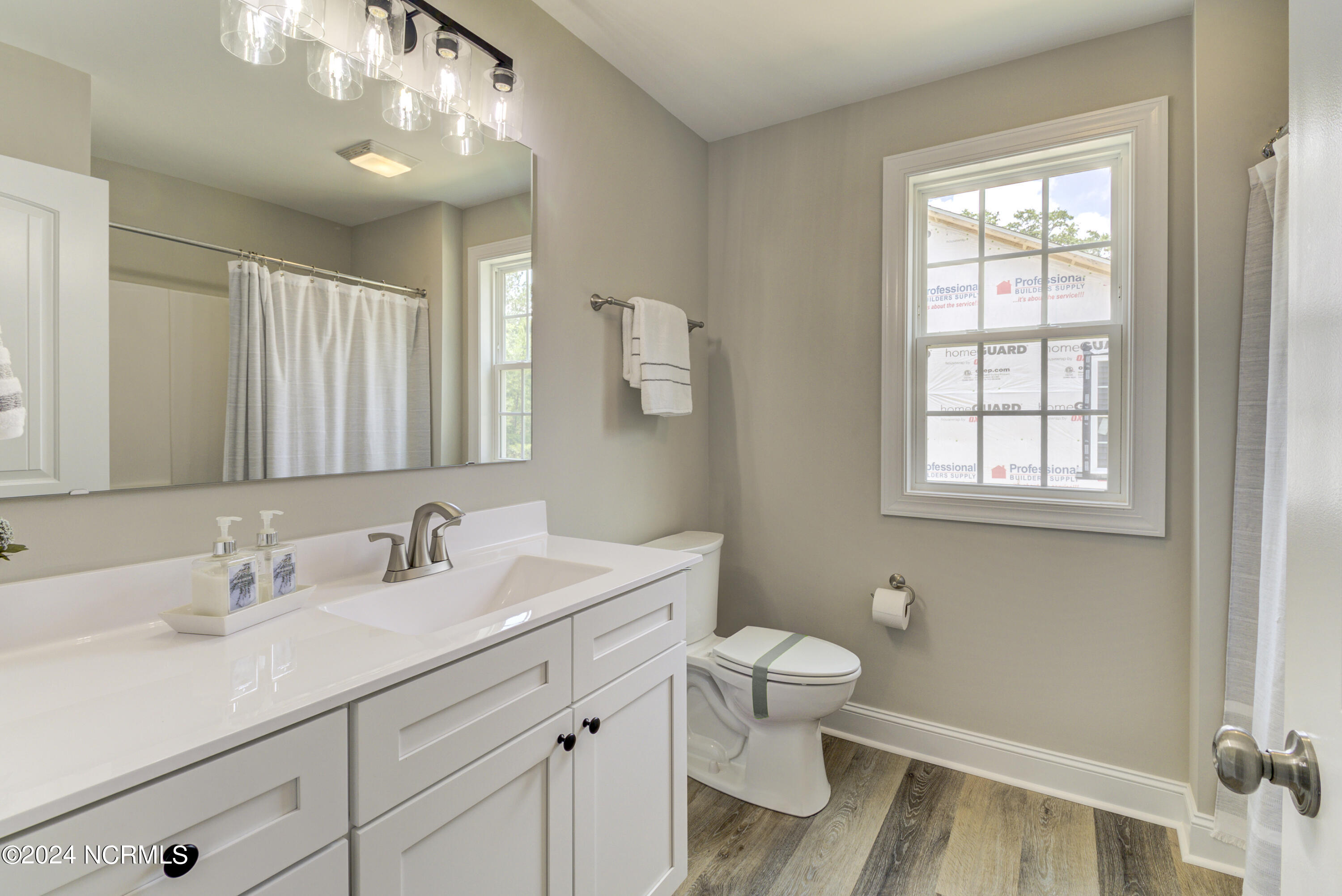 100548274 | Photo 30