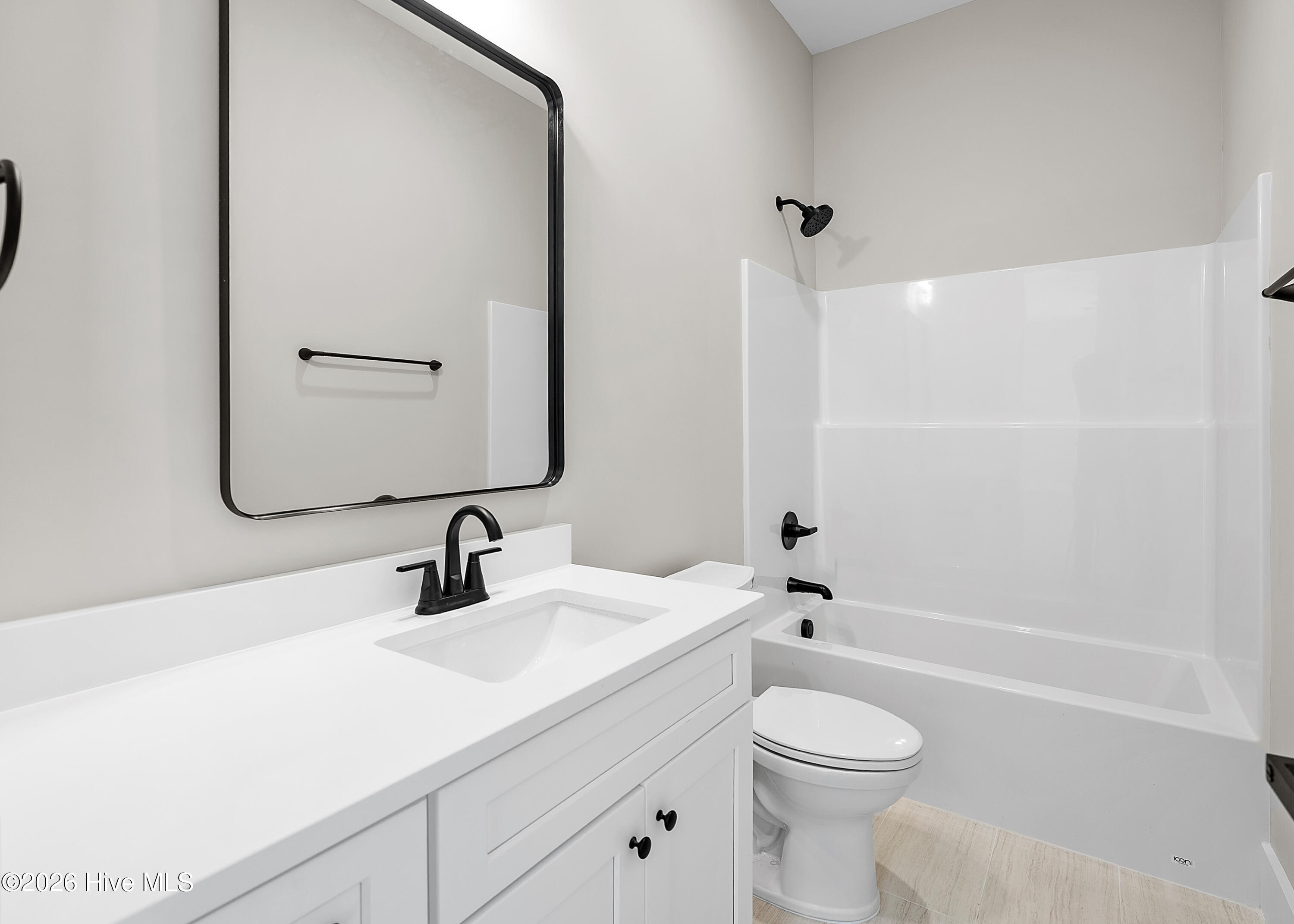 100566285 | Photo 15