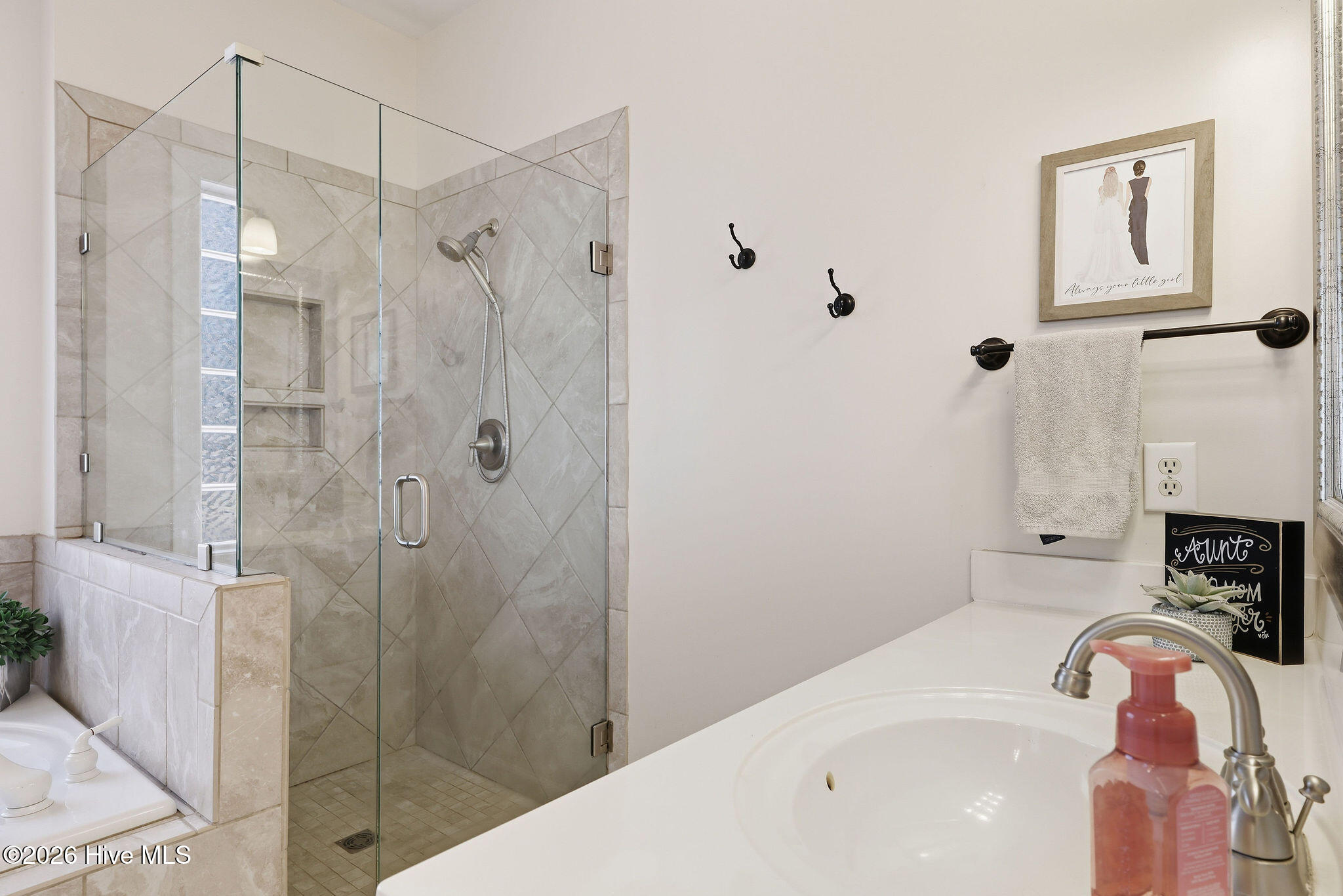 100556784 | Photo 41