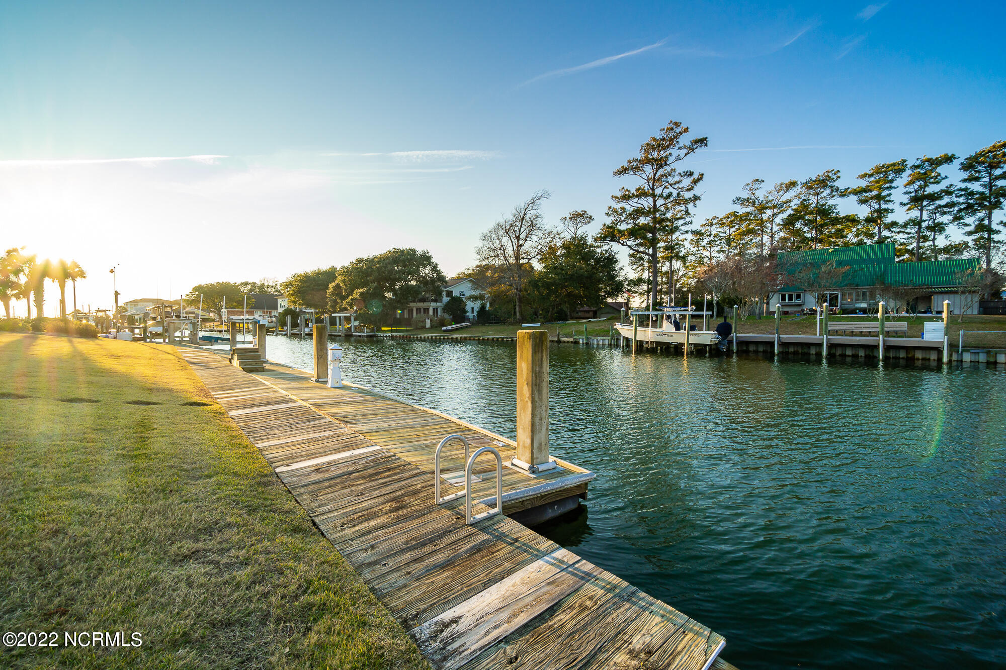 Private dock w/ boat lifts