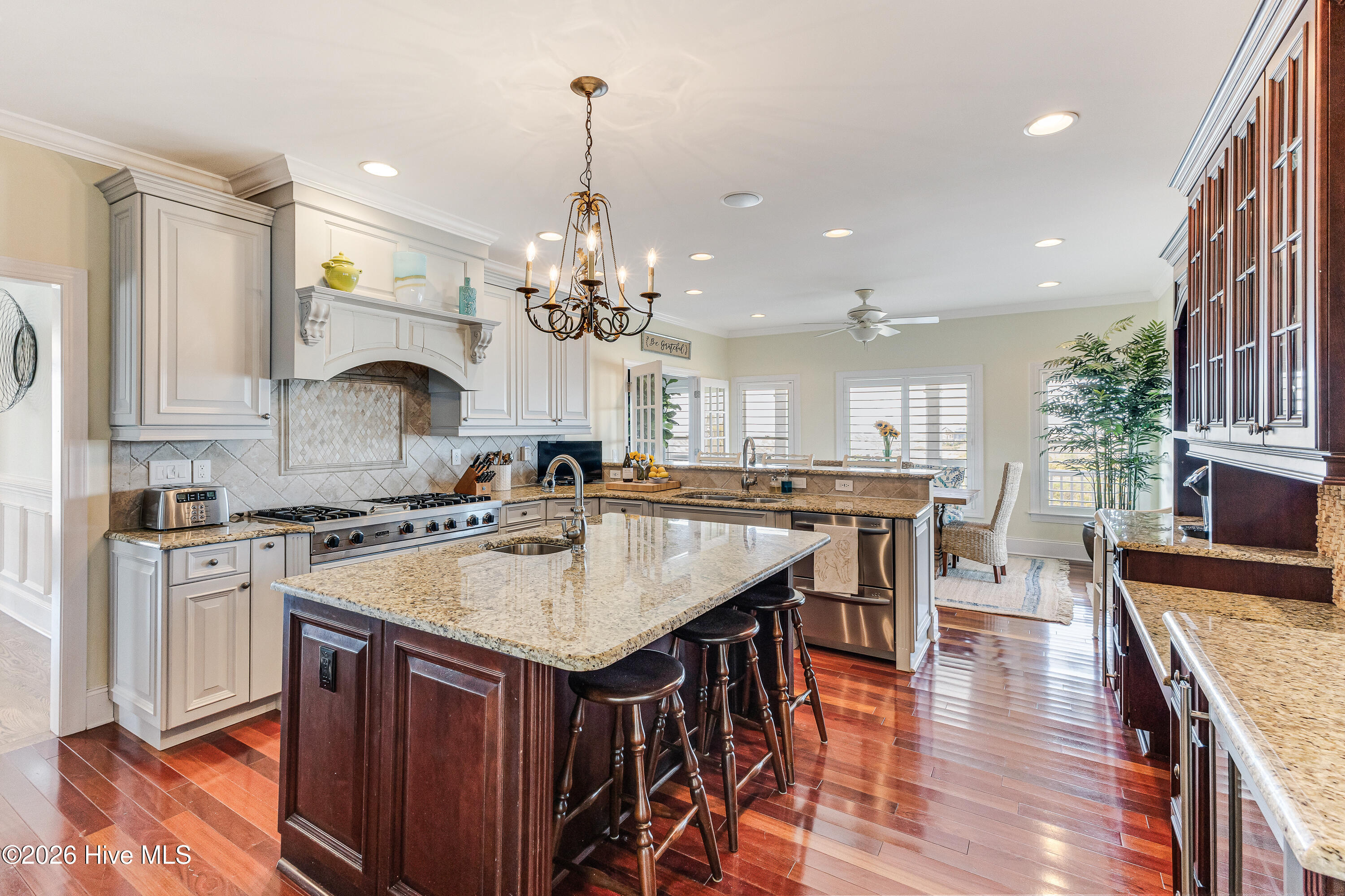 100567897 | Photo 19