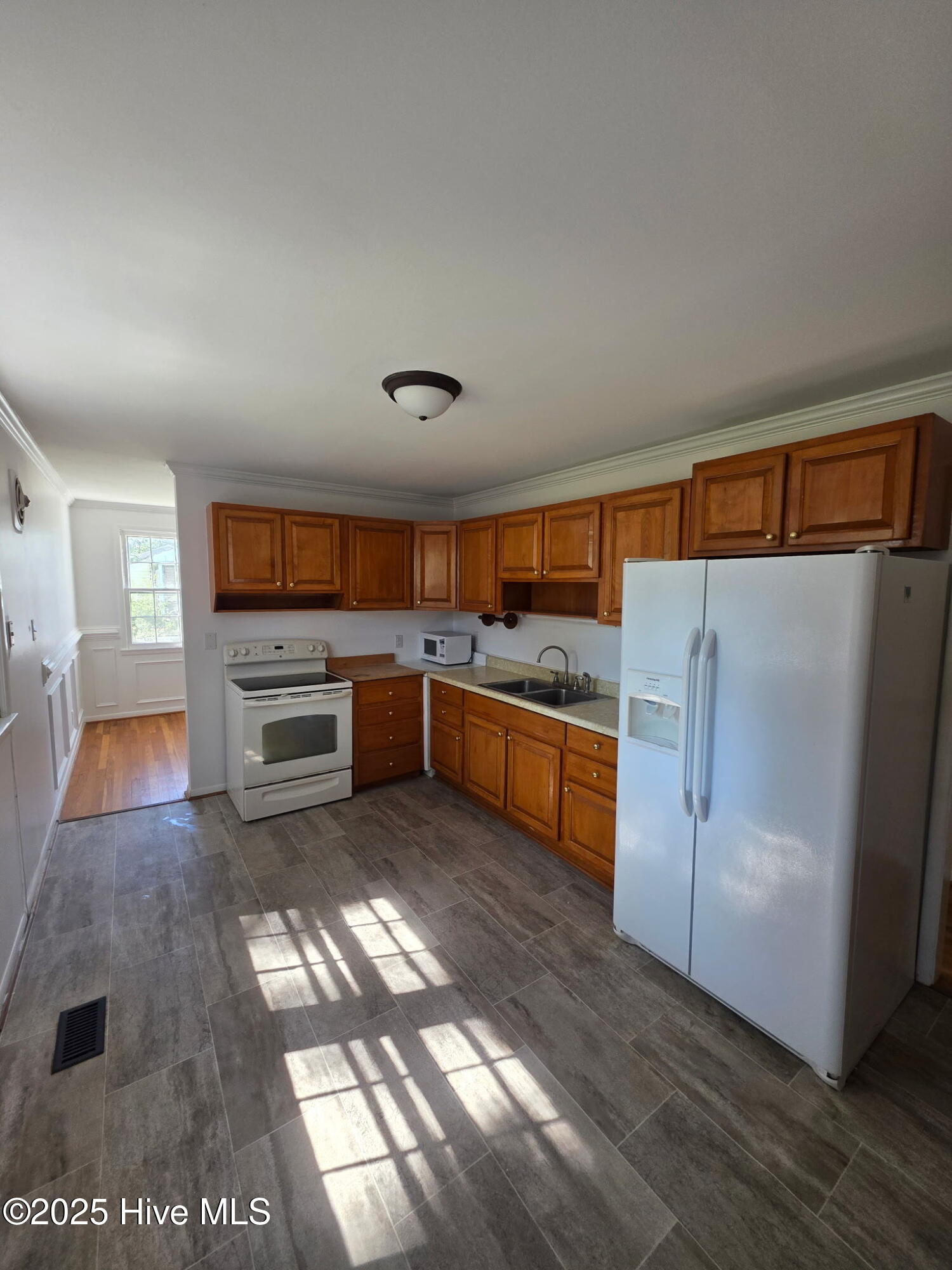 100520937 | Photo 12