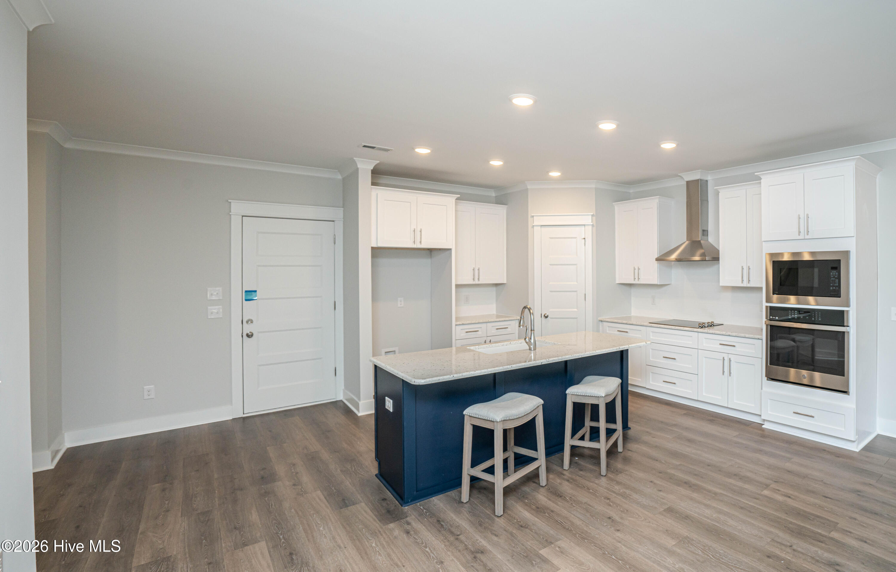 100553320 | Photo 11