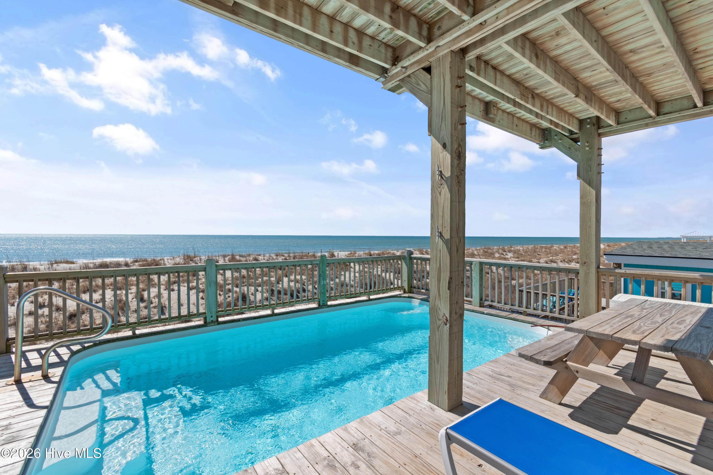 100557175 | Photo 33