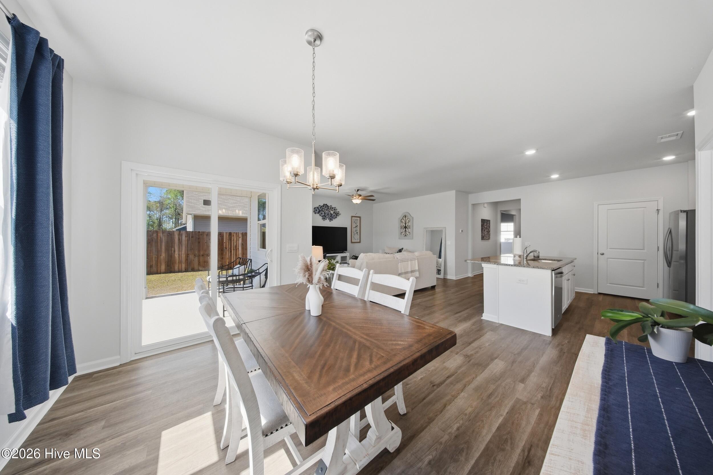 100565594 | Photo 28