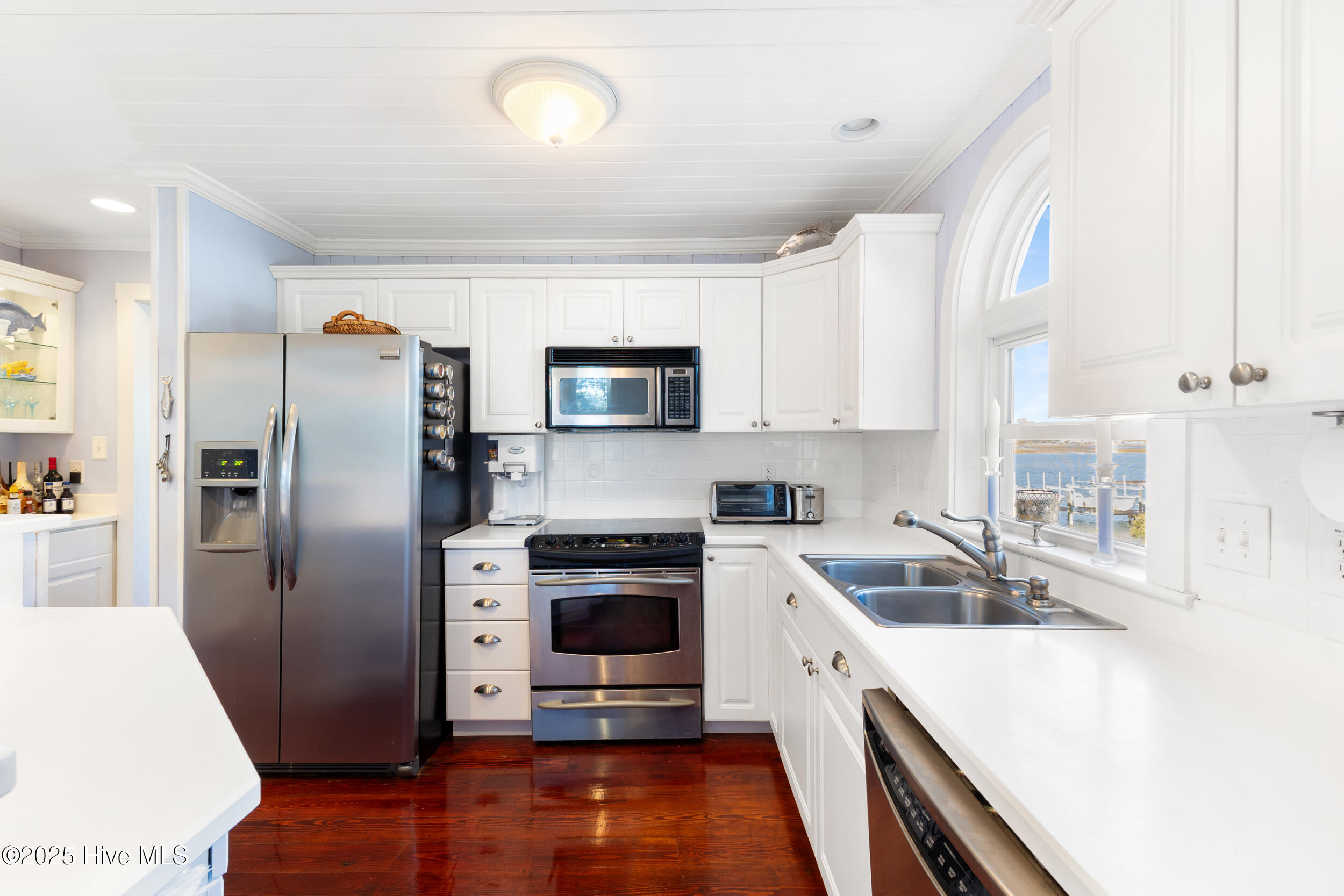 100545417 | Photo 11