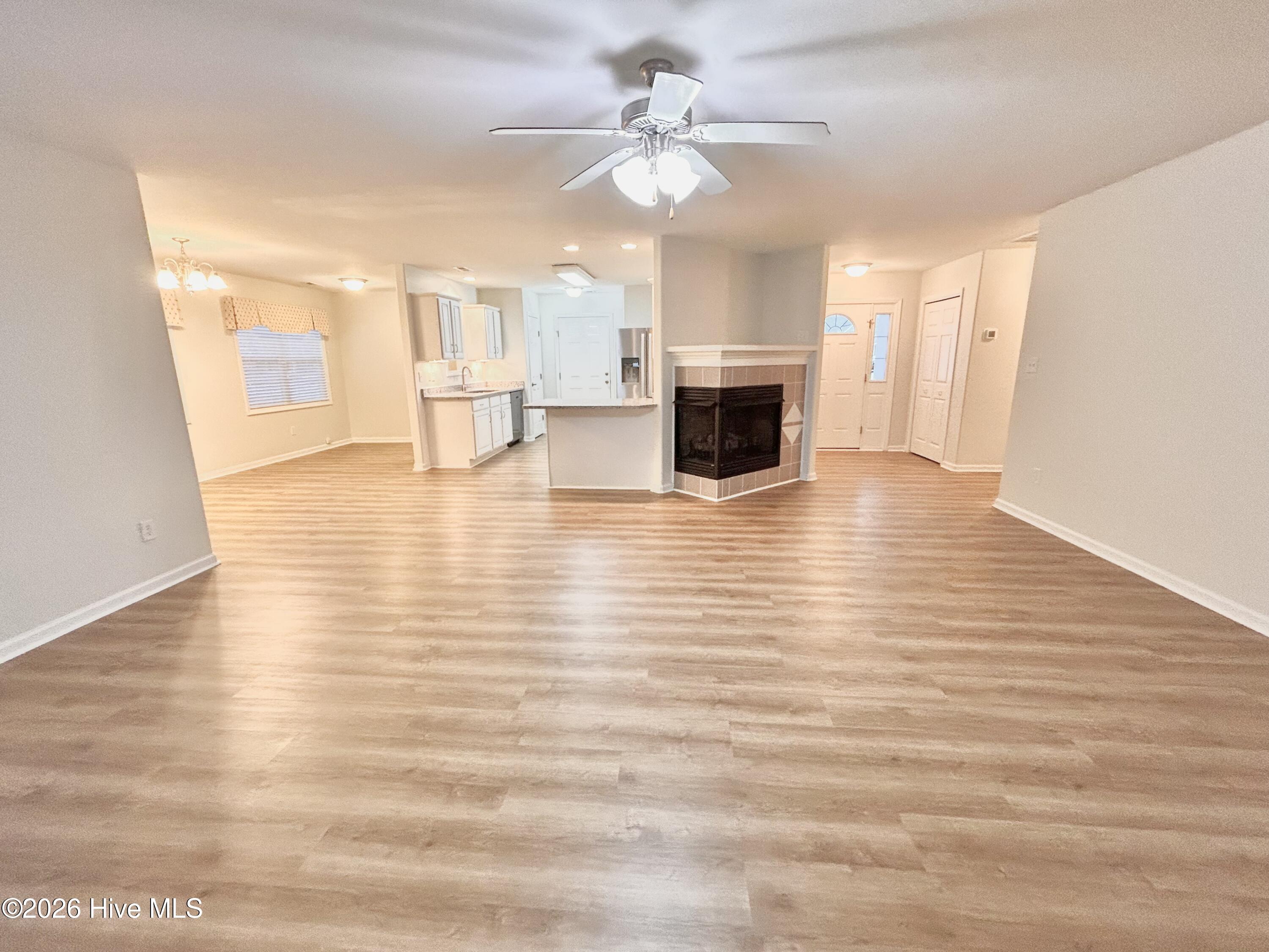 100542918 | Photo 22