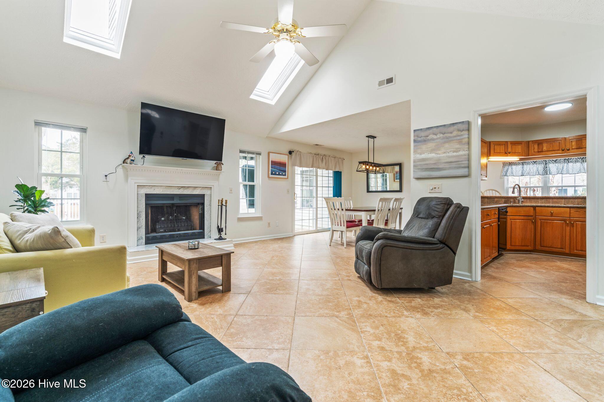 100550579 | Photo 10