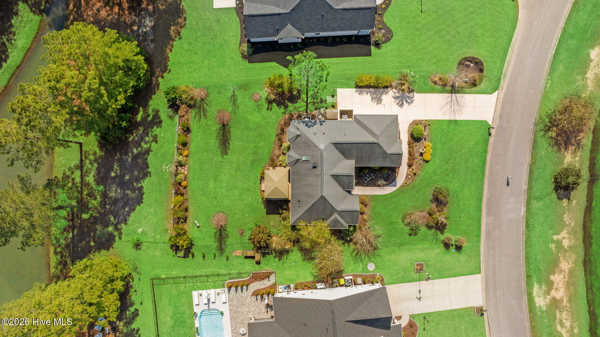 100560327 | Photo 33