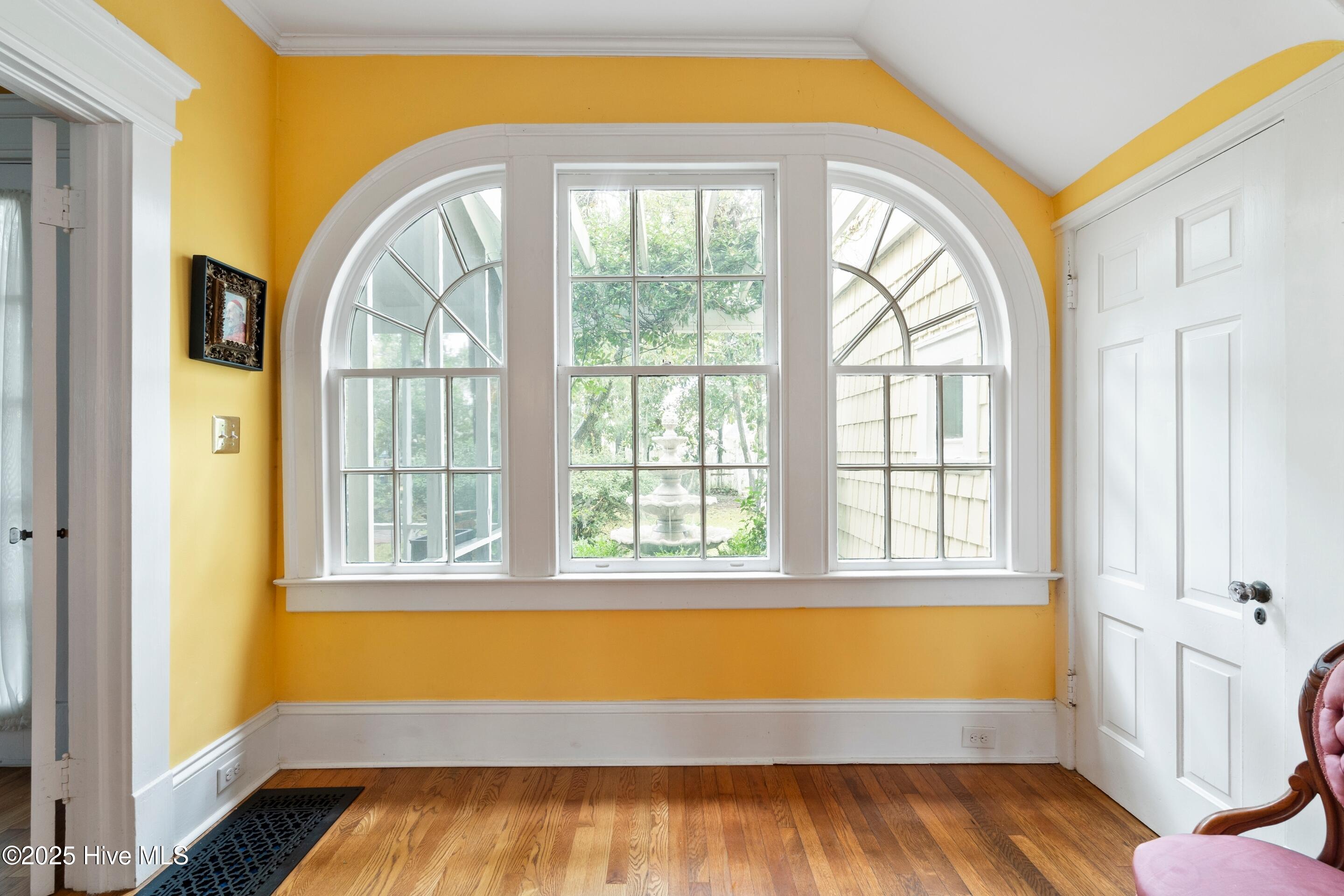 100553658 | Photo 15