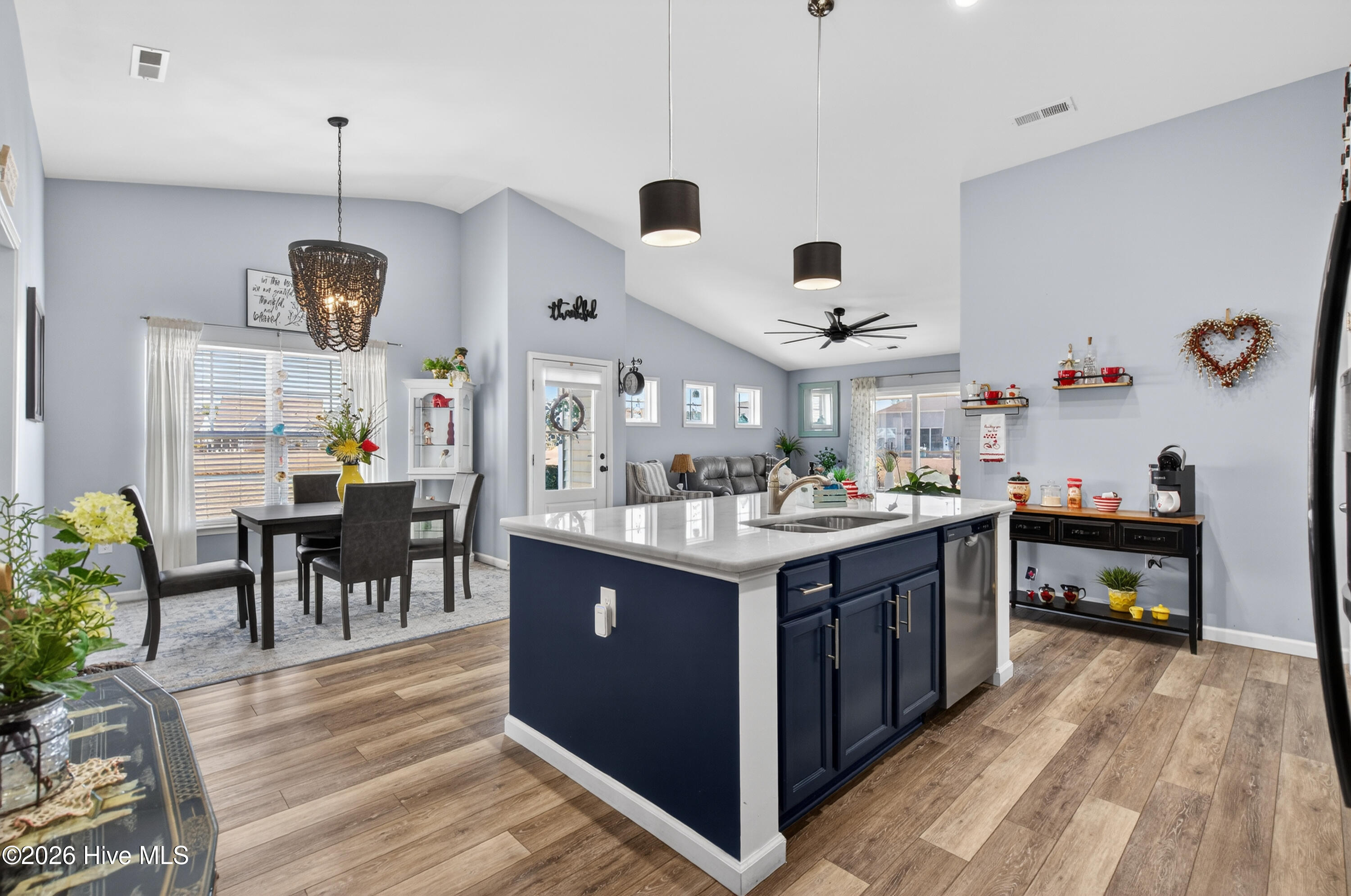 100557336 | Photo 17