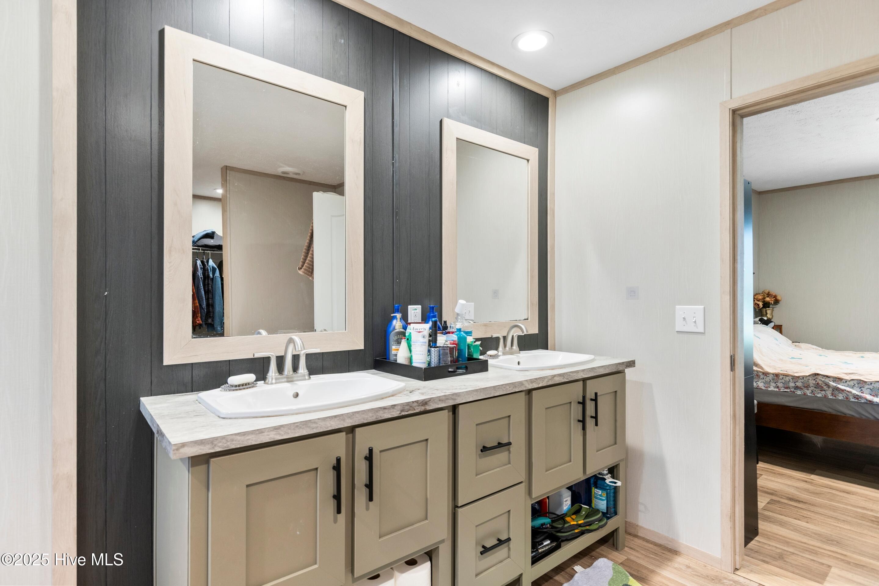 100542146 | Photo 33