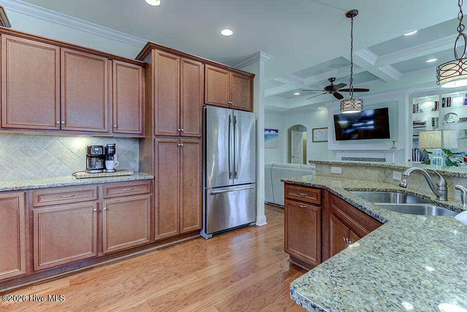 100548216 | Photo 14