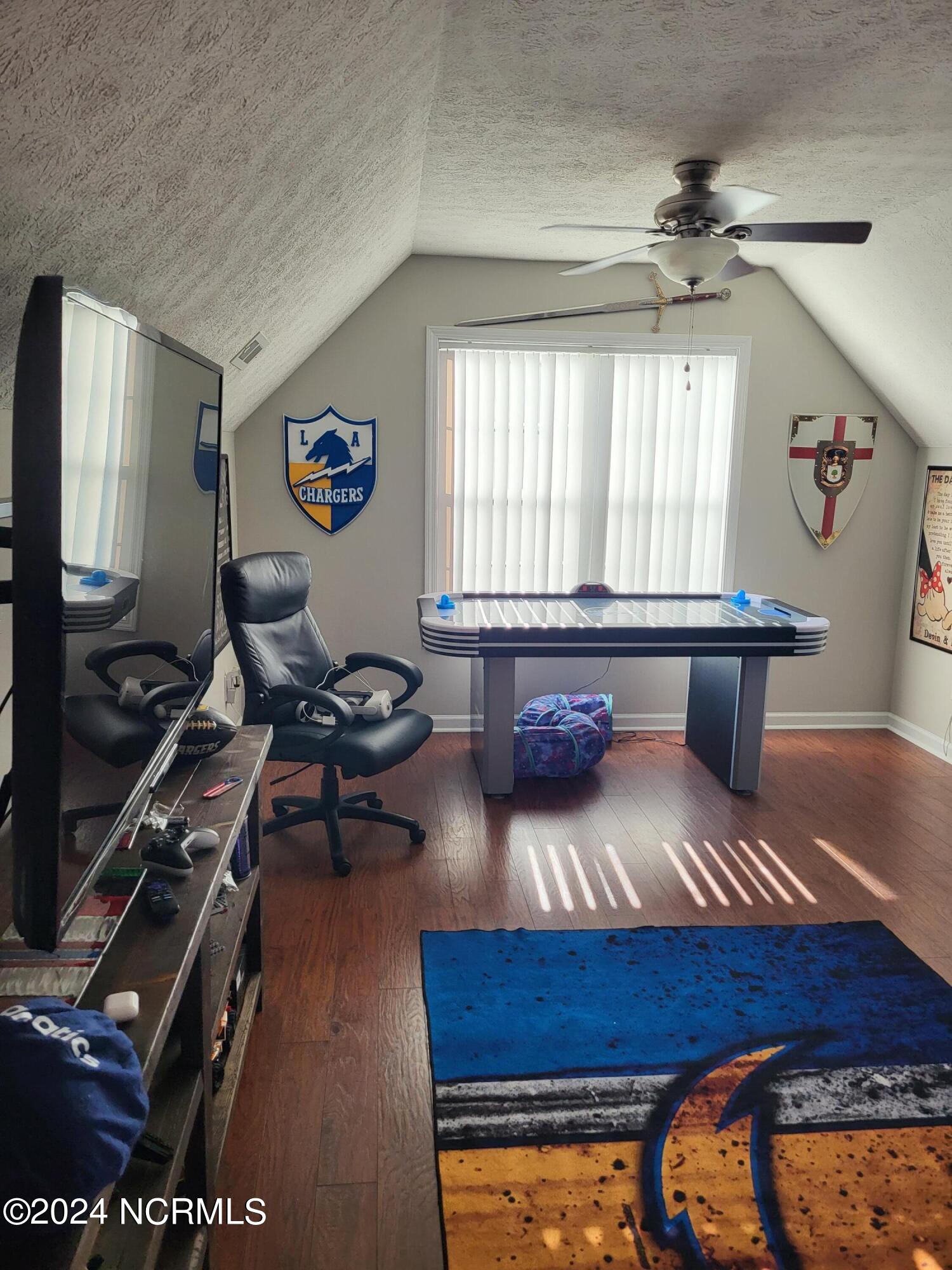 100568471 | Photo 36