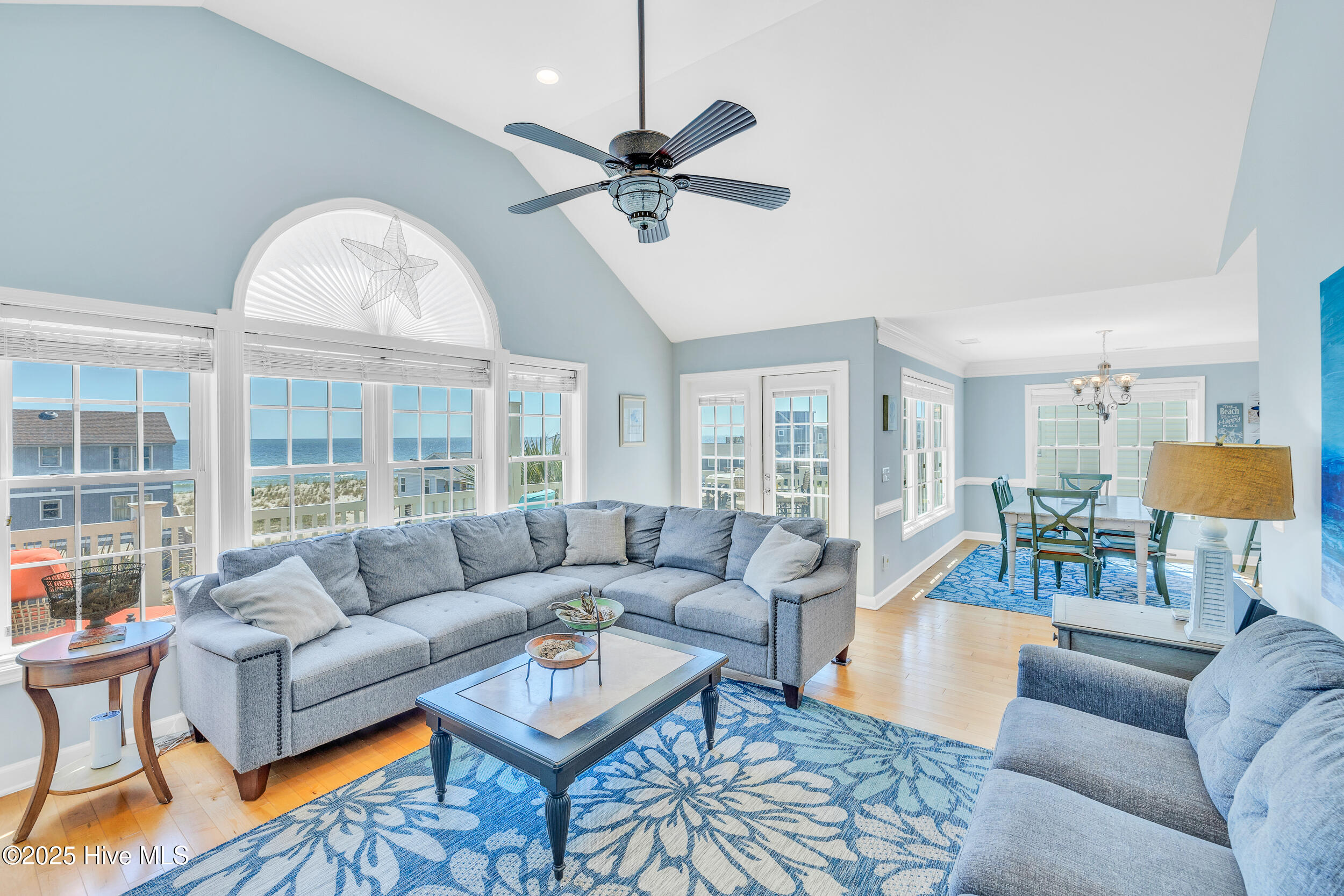 100509917 | Photo 22