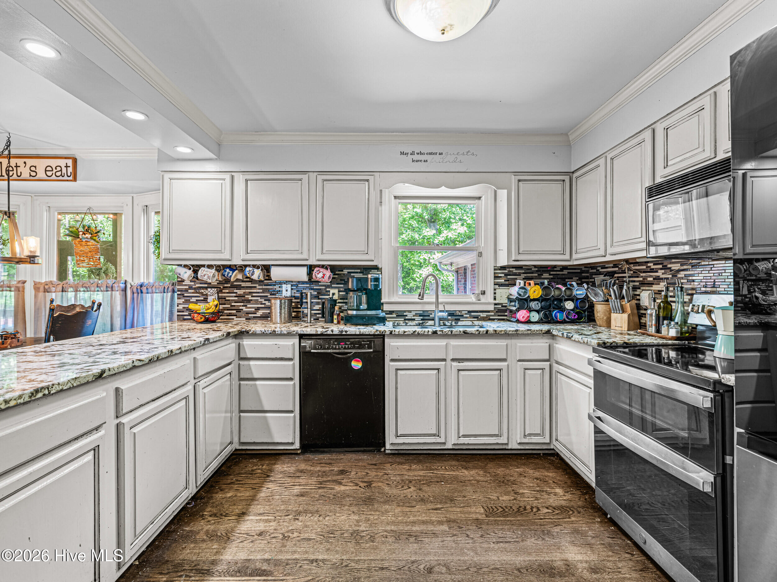 100570486 | Photo 24