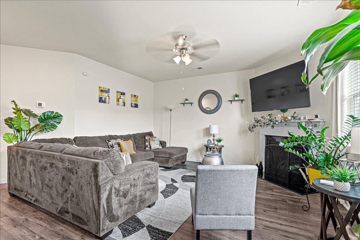 09-Living Room