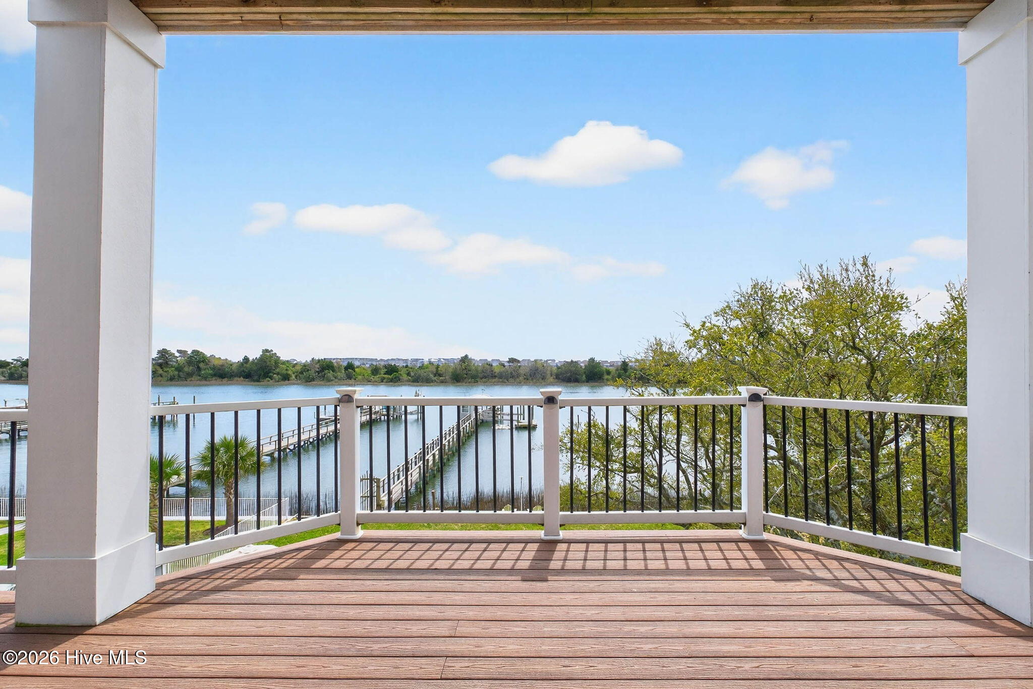 100563982 | Photo 55