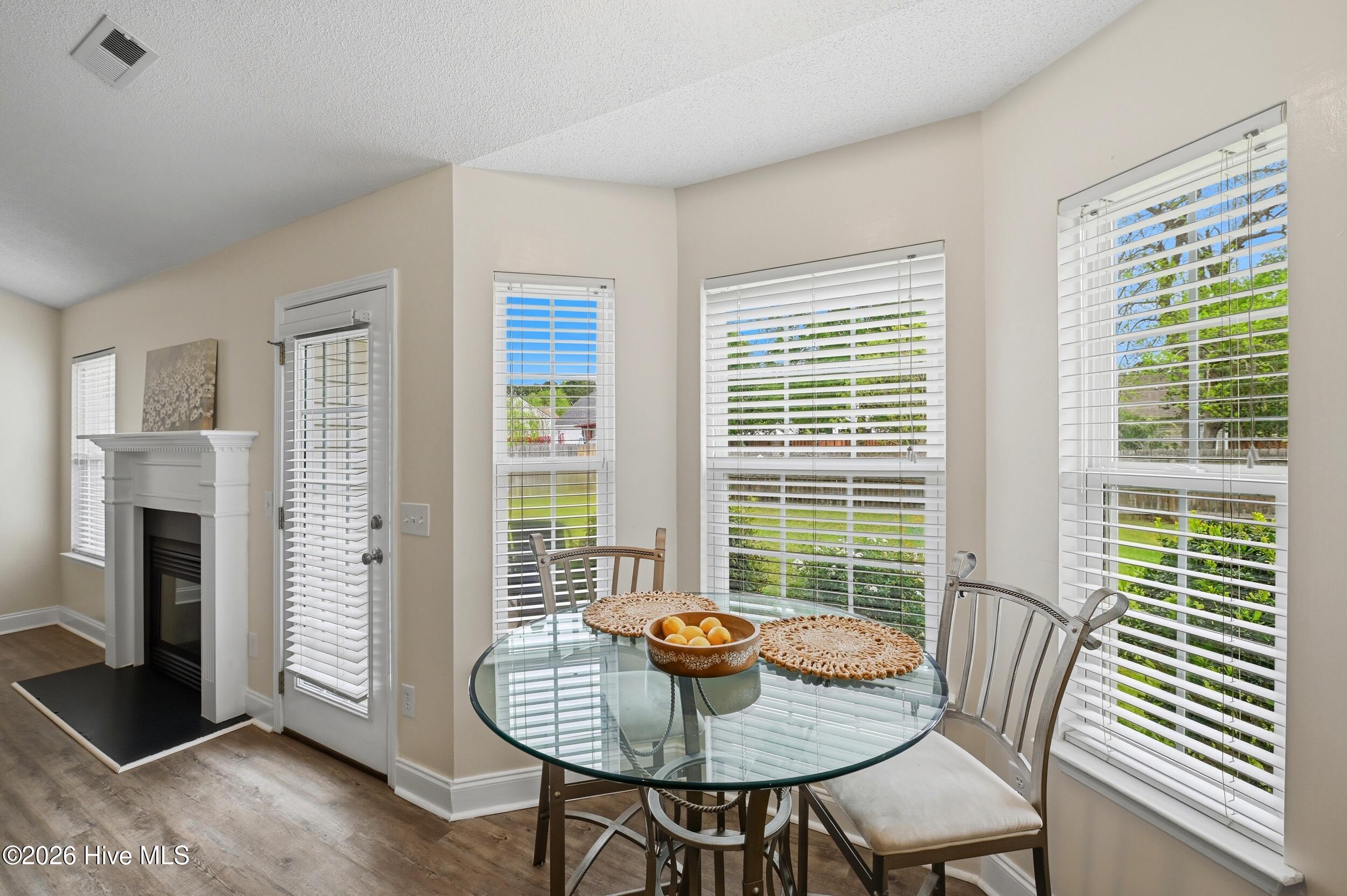 100565195 | Photo 17