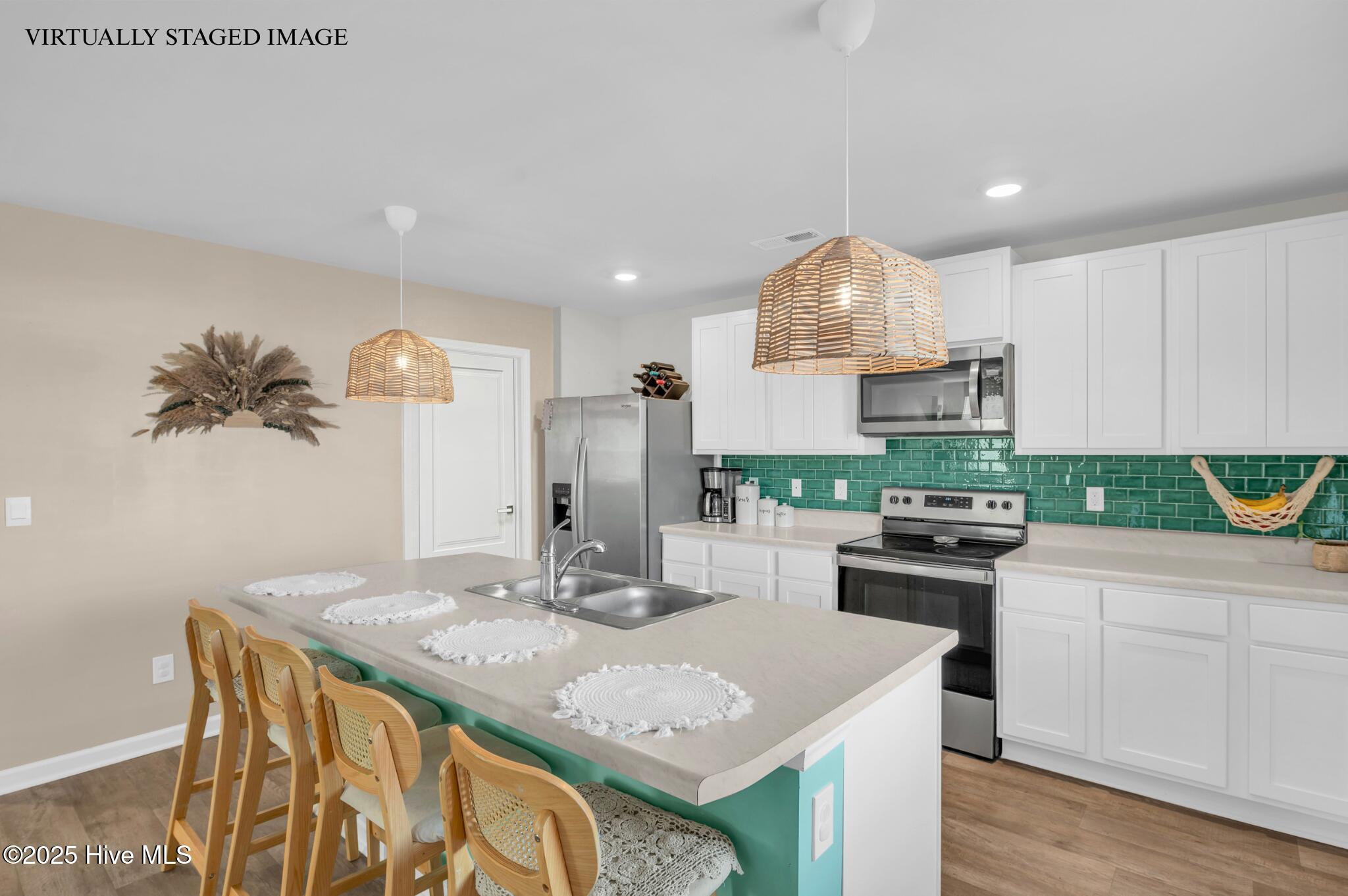 100543422 | Photo 15