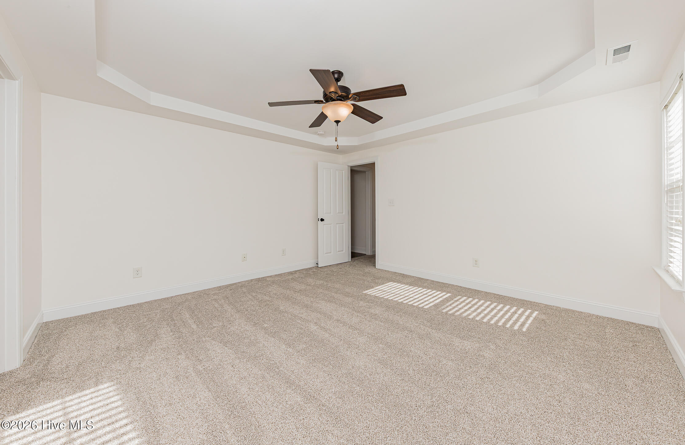 100566489 | Photo 29