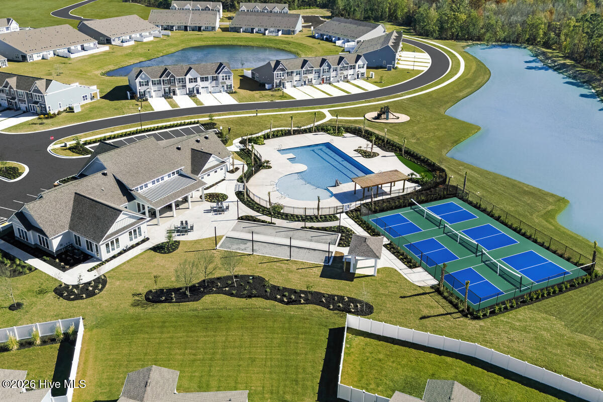 100546061 | Photo 26