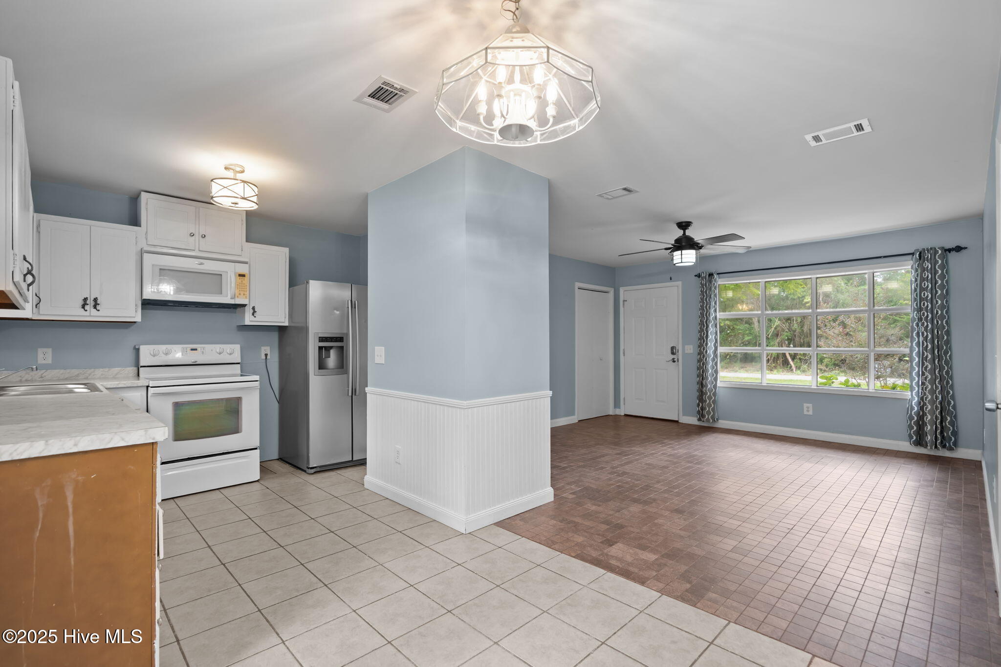 100531423 | Photo 12