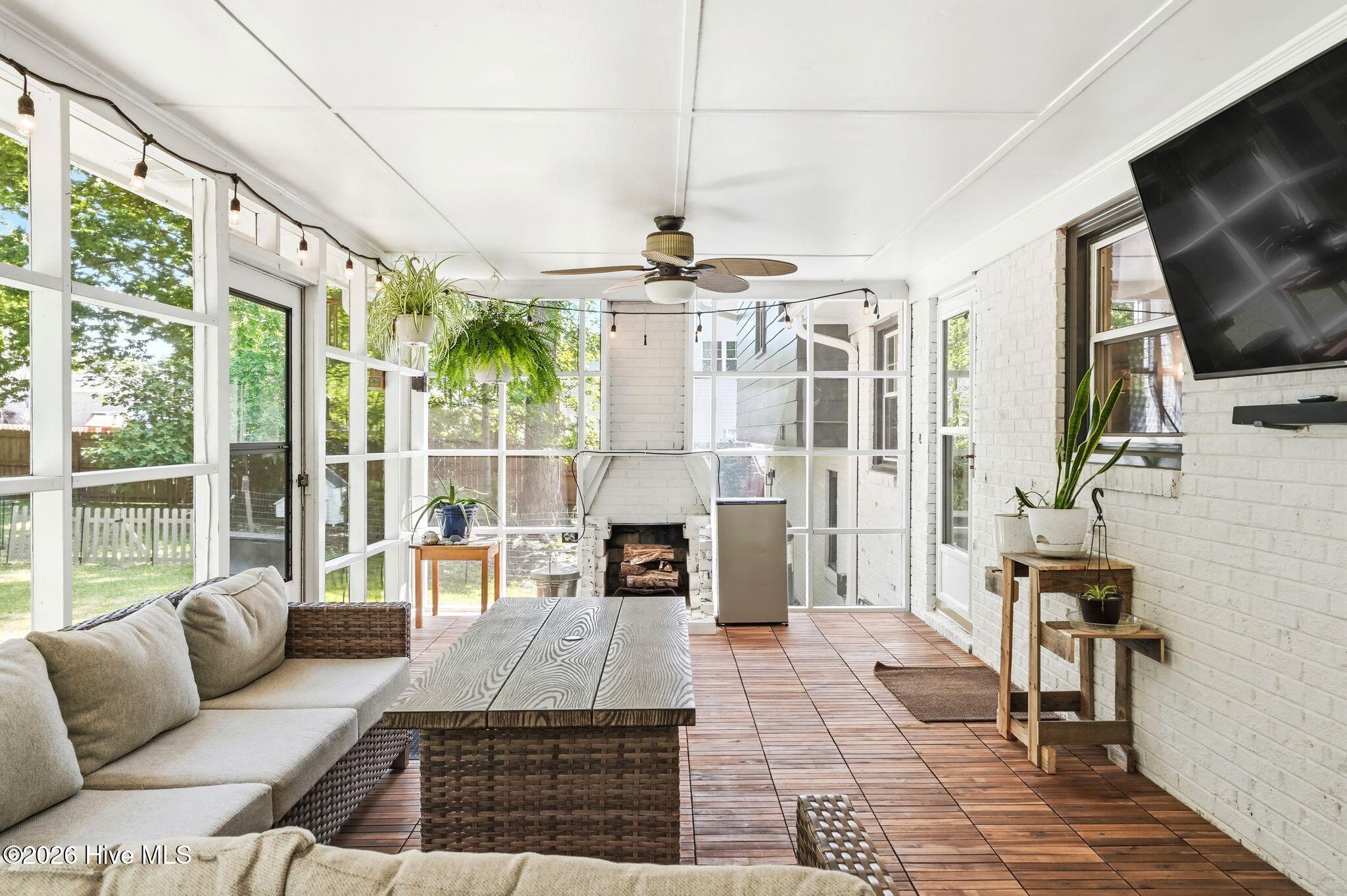 100568648 | Photo 23