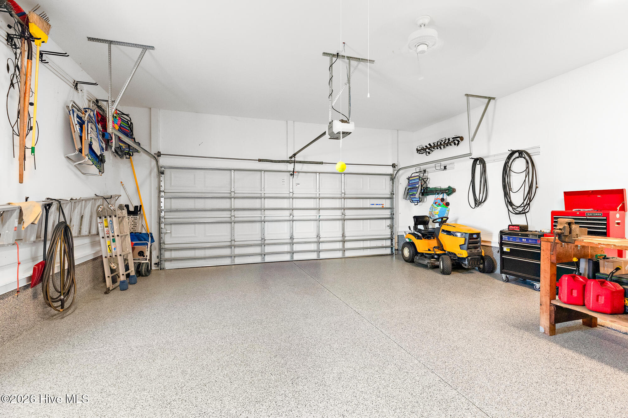 100567738 | Photo 39