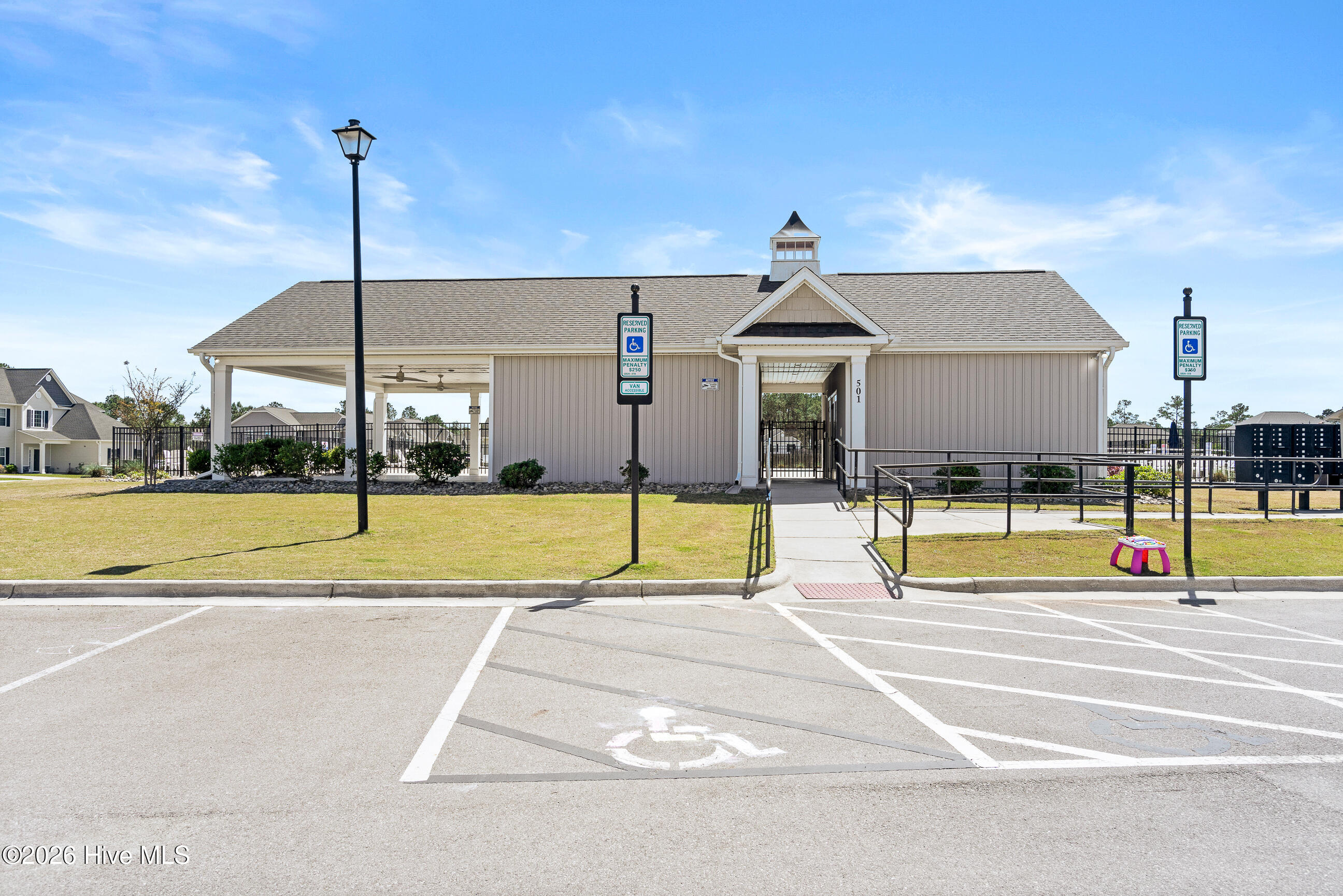 100563975 | Photo 45