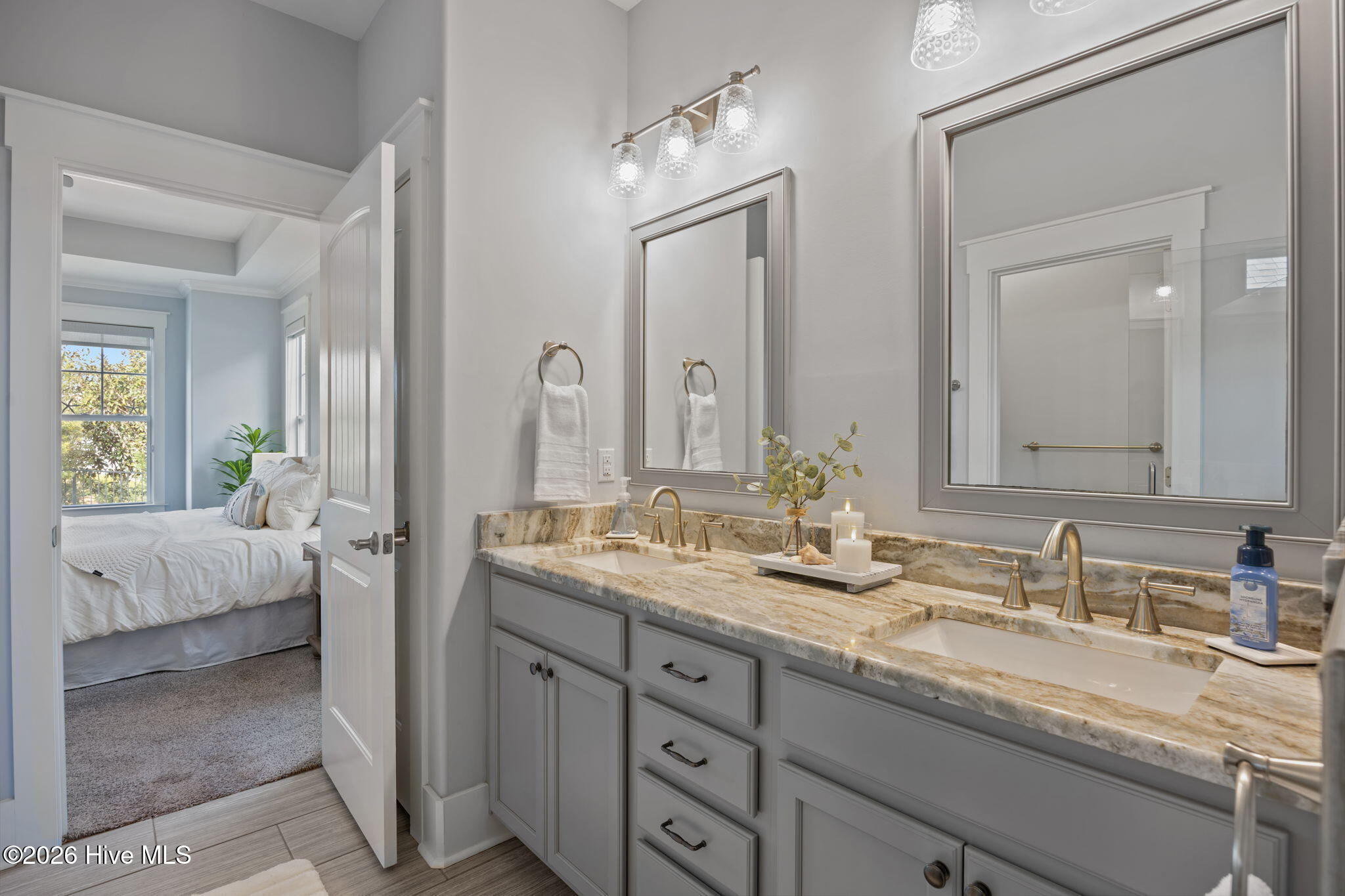 100563042 | Photo 23