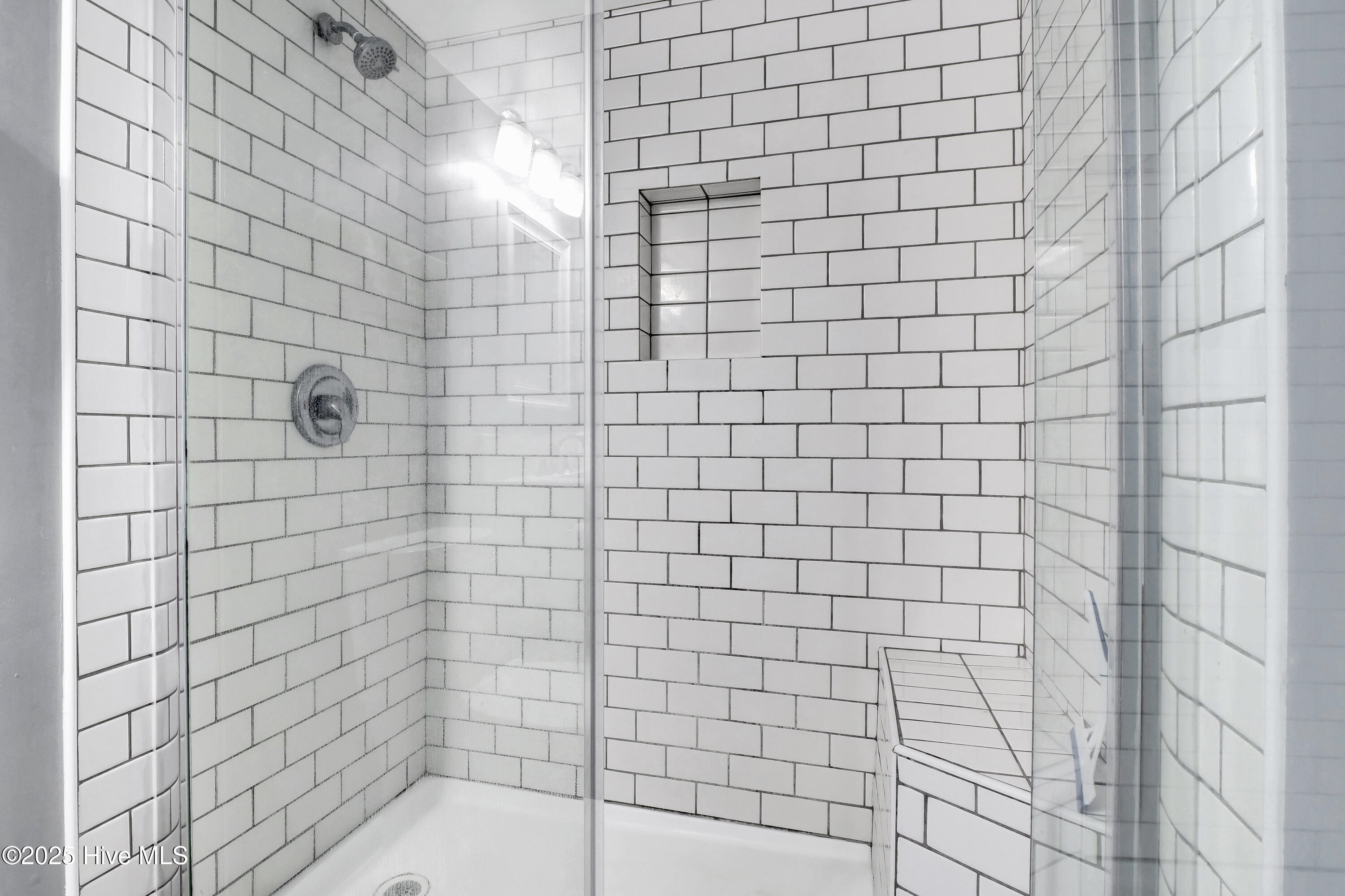 100520966 | Photo 23