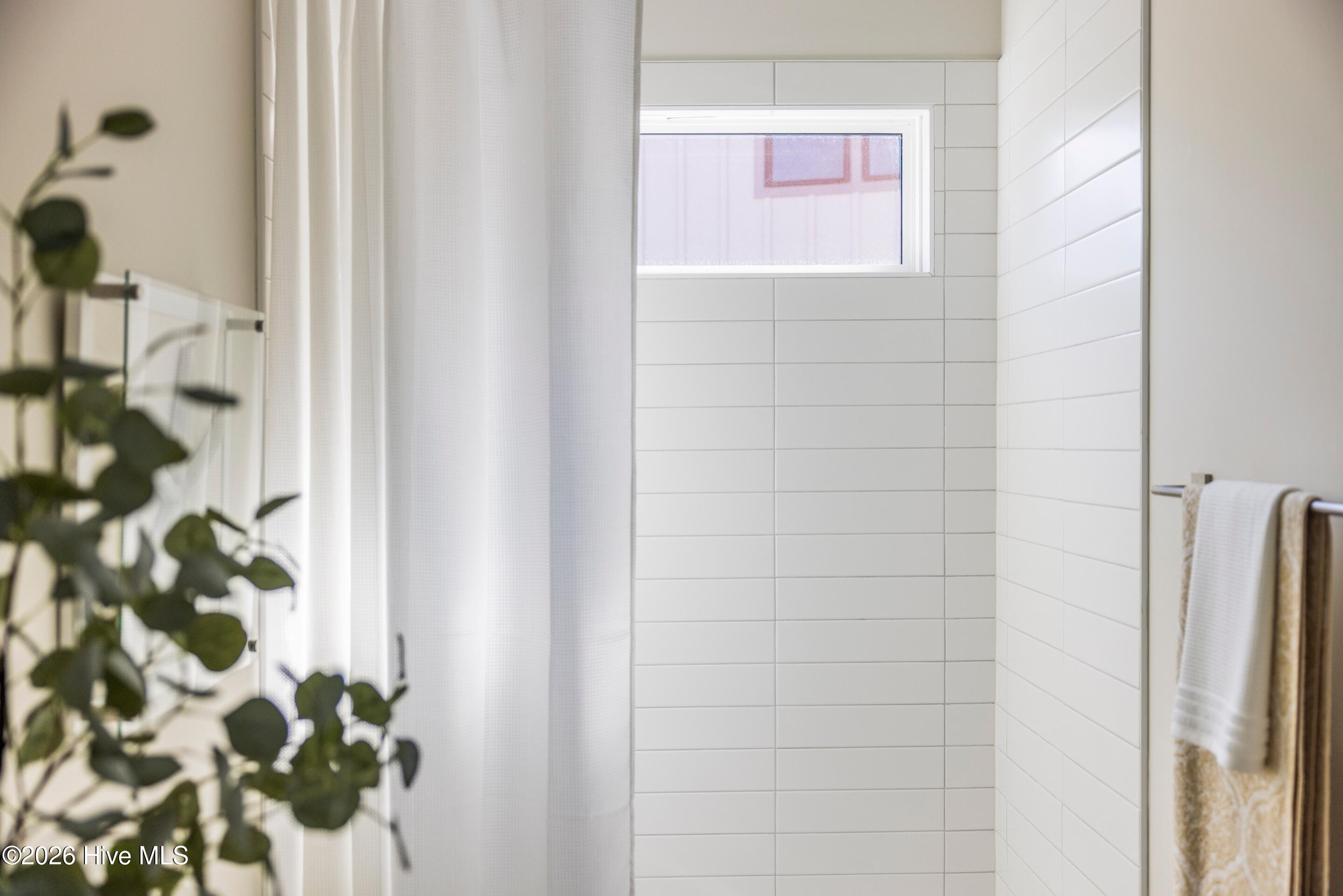 100546830 | Photo 39