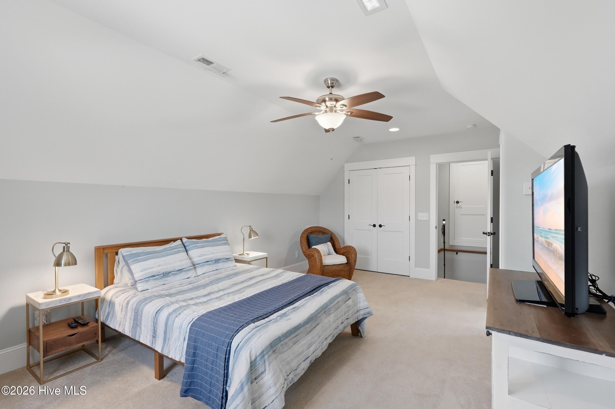 100567823 | Photo 54