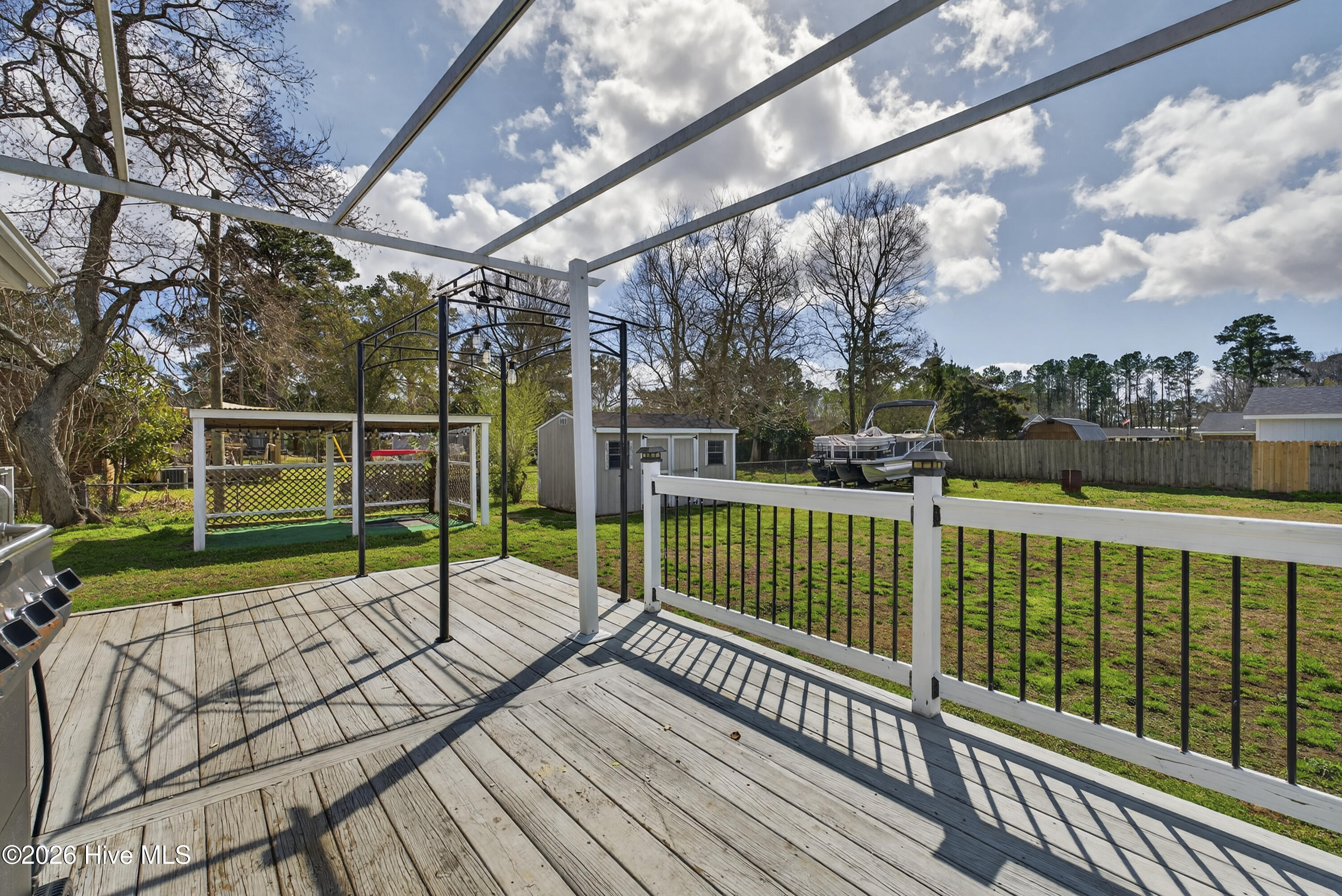 100558710 | Photo 39