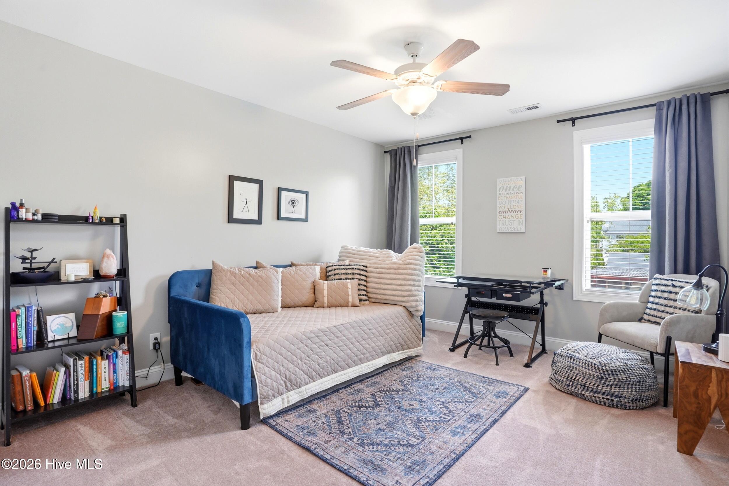 100570216 | Photo 33