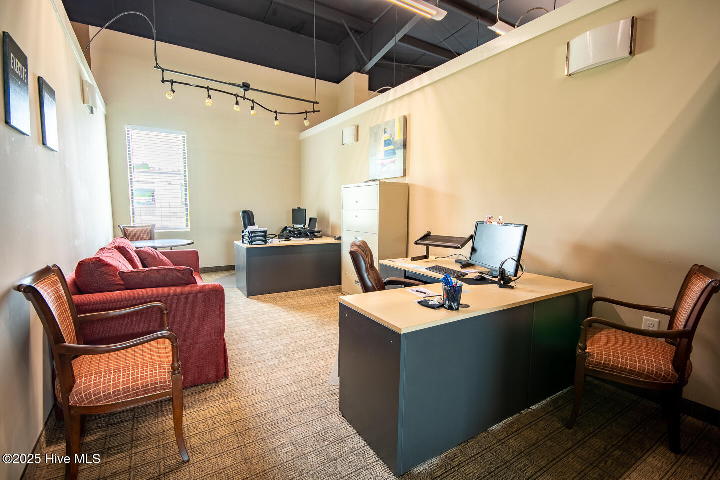 100507866 | Photo 49