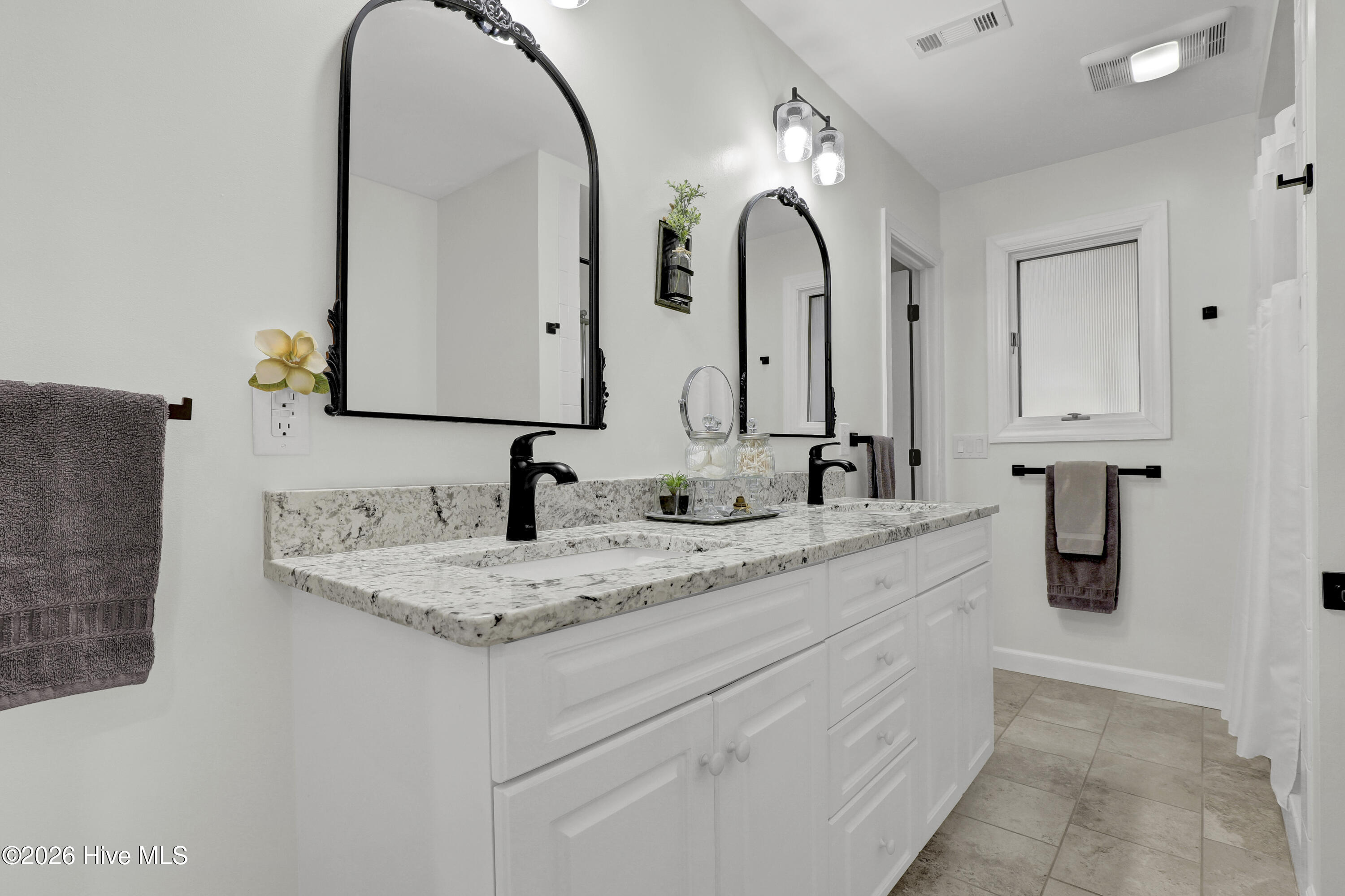 100548794 | Photo 19