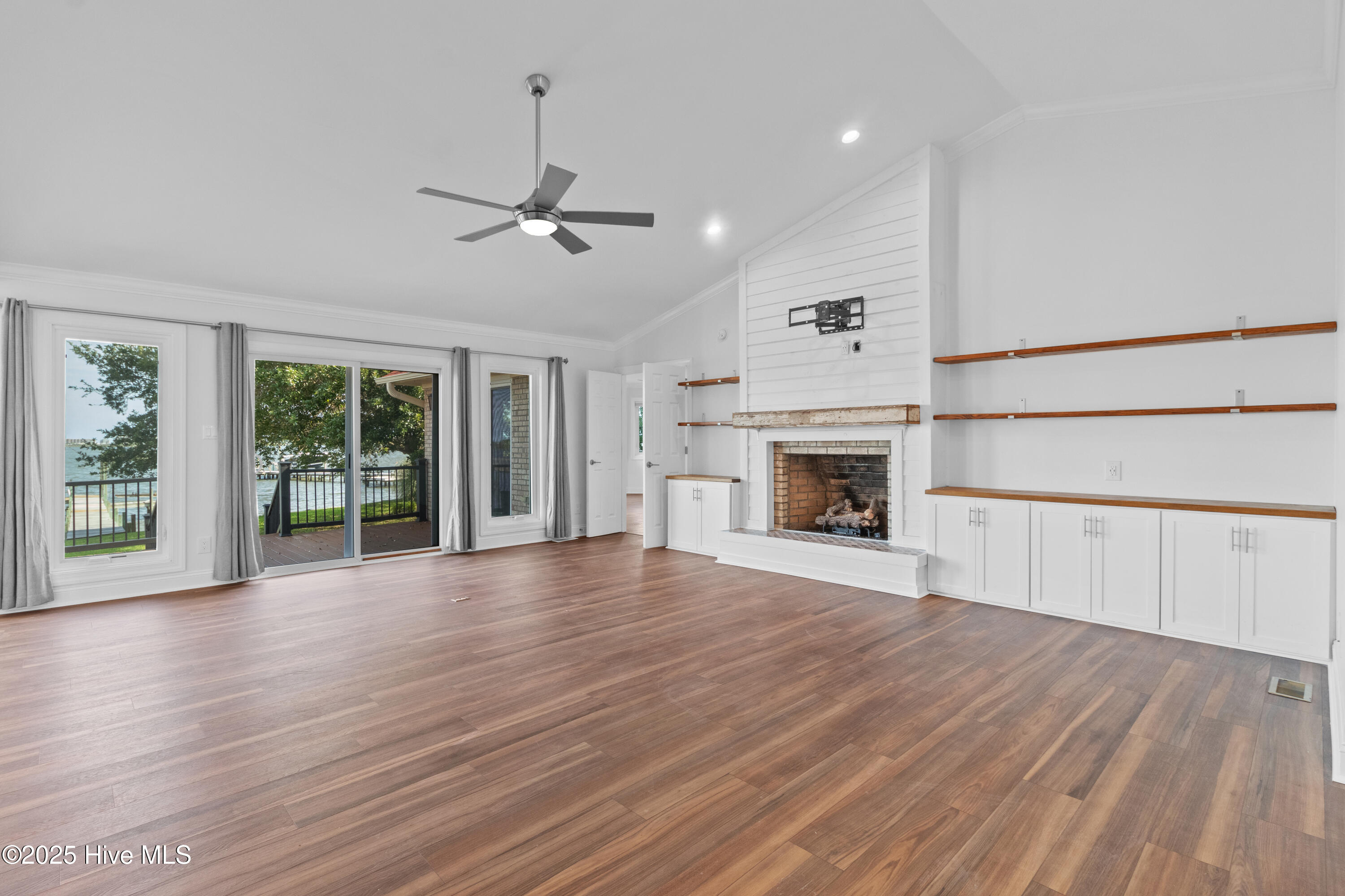 100503584 | Photo 37