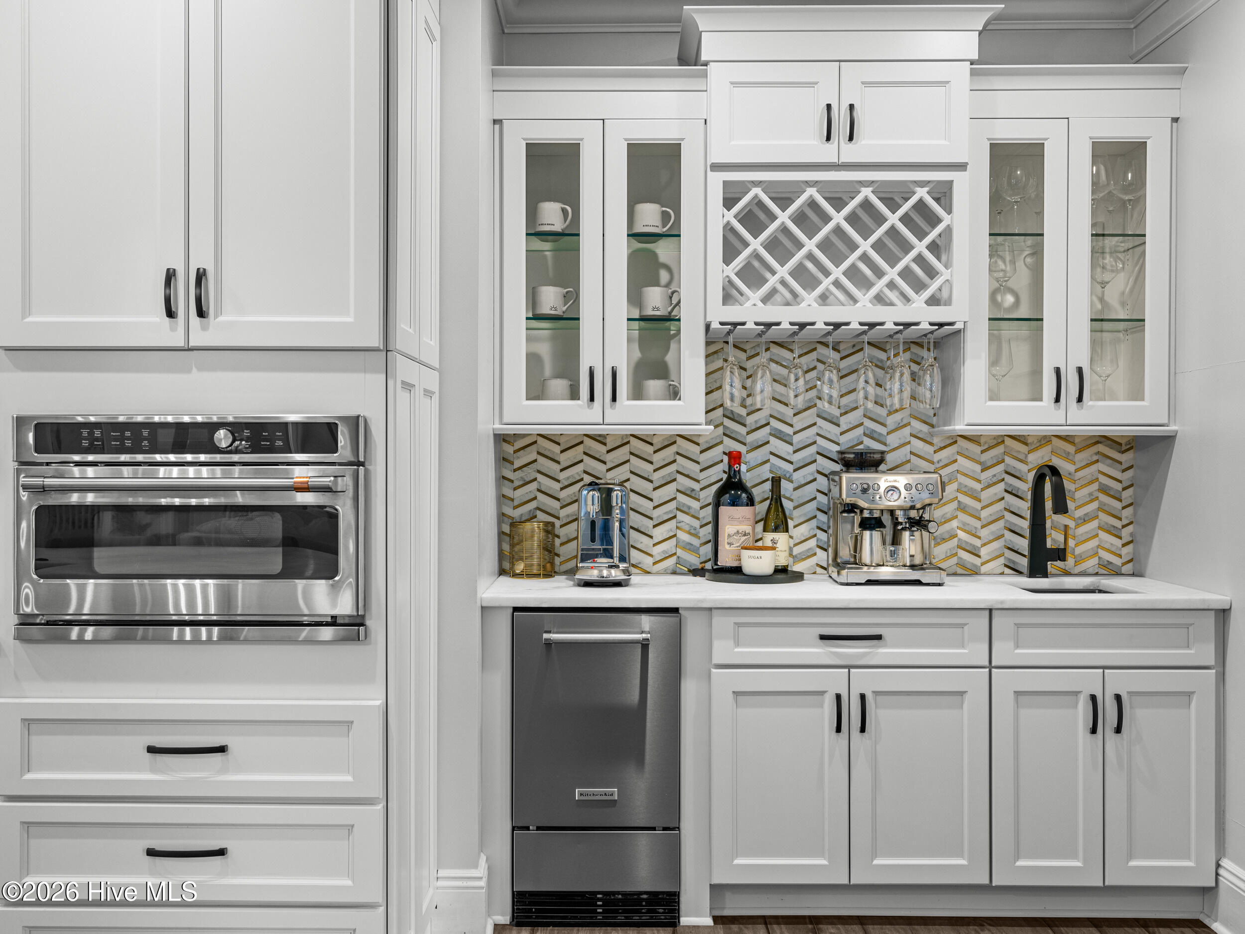 100557590 | Photo 32