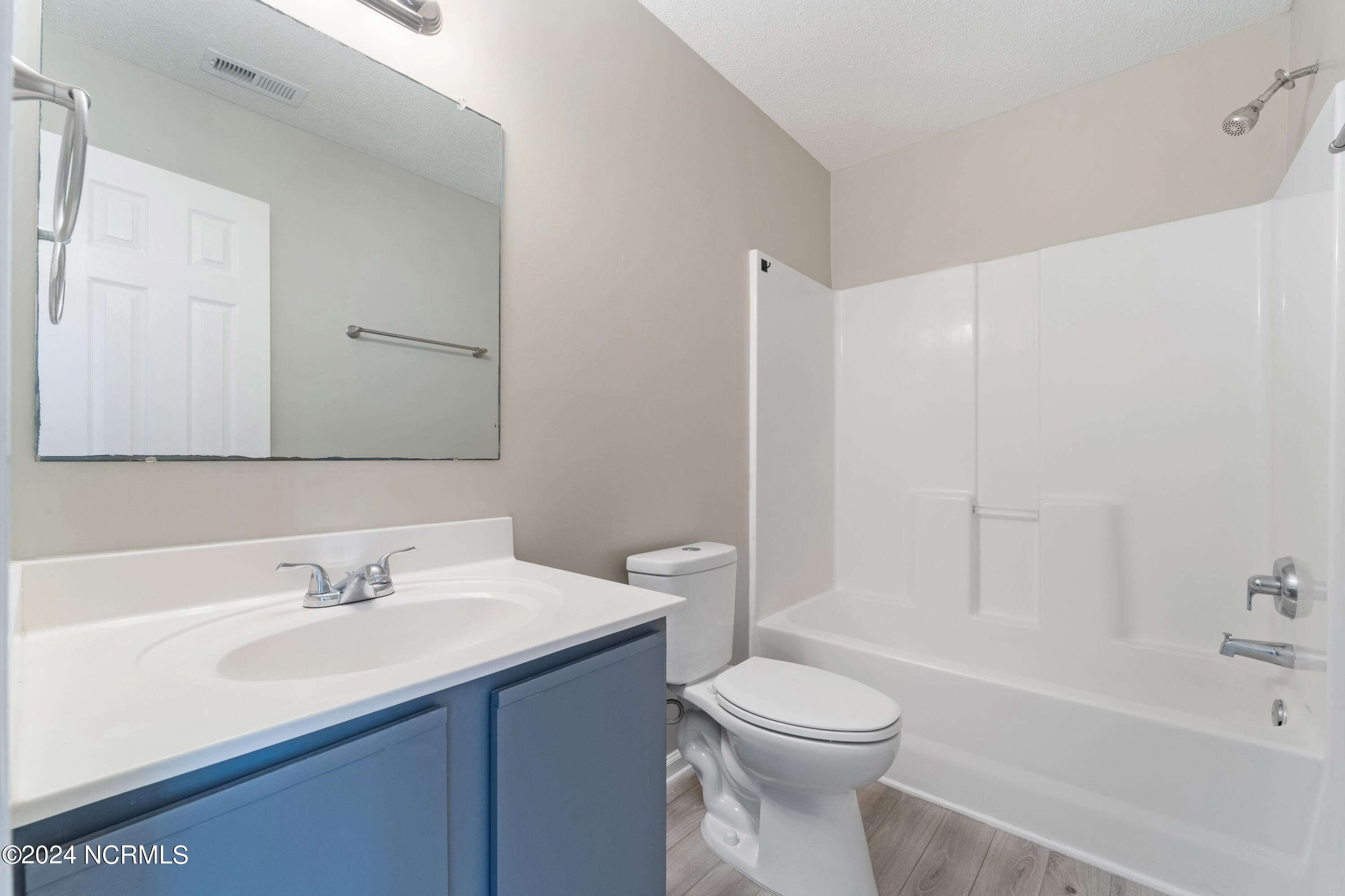 100567898 | Photo 13