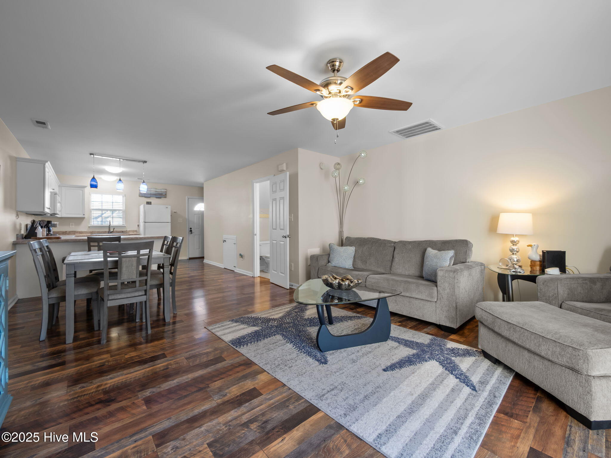 100542143 | Photo 15