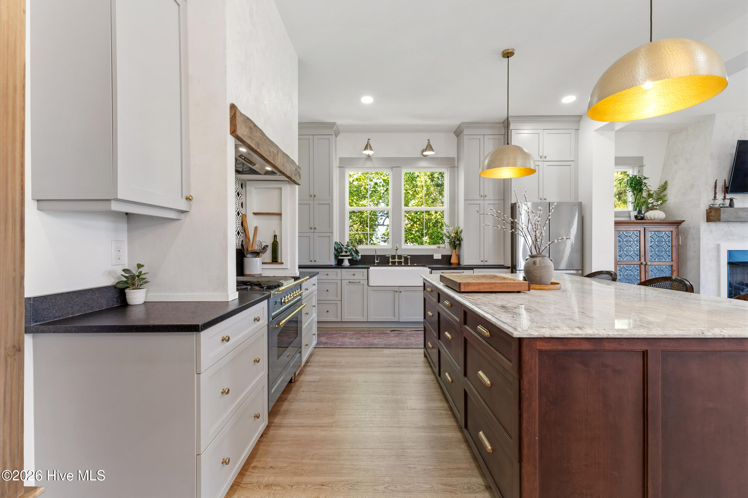 100570688 | Photo 19