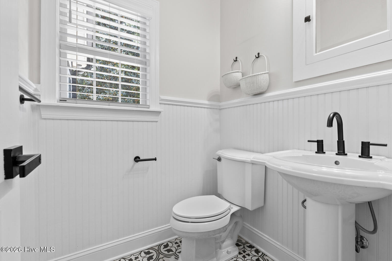 100569189 | Photo 23